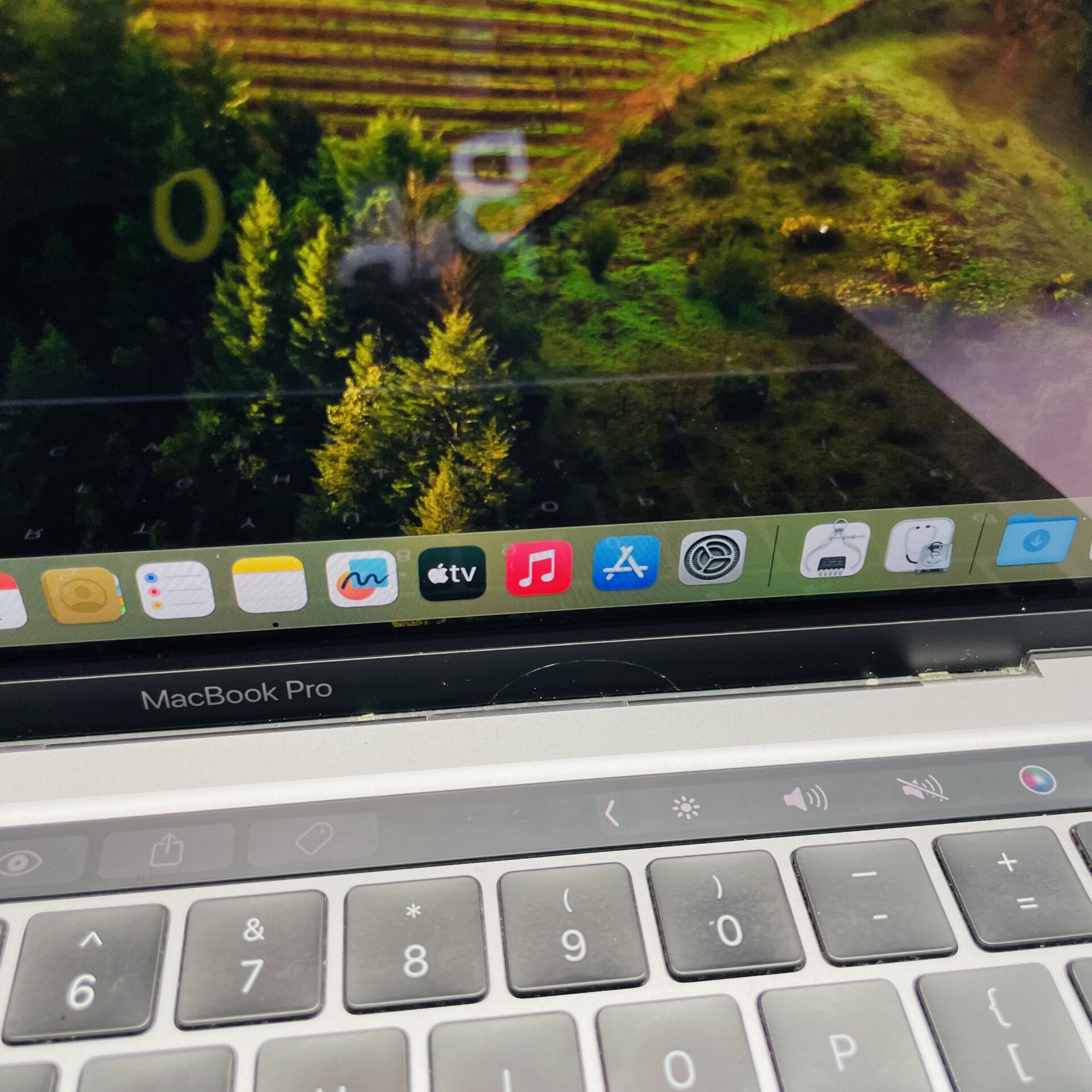 Apple MacBook Pro “M1” 13-inch 8 CPU/8 GPU (2020) 16GB RAM 256GB SSD Space Grey (12 Month Warranty) – Cracked LCD Panel - Image 11