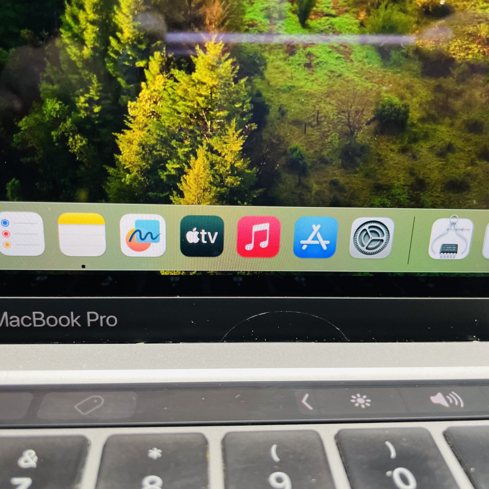 Apple MacBook Pro “M1” 13-inch 8 CPU/8 GPU (2020) 16GB RAM 256GB SSD Space Grey (12 Month Warranty) – Cracked LCD Panel - Image 12