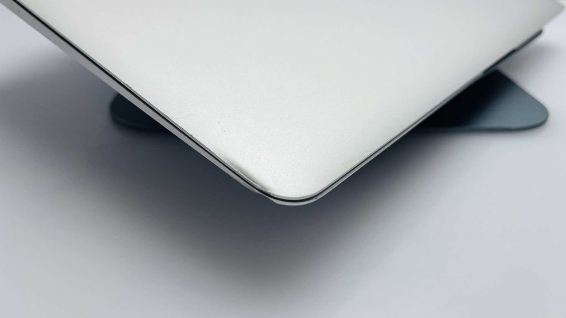 Apple MacBook Air 13-inch “Core i5” 1.8GHz (2017) 8GB RAM 128GB SSD Silver (Grade B) - Faulty Battery - Image 7