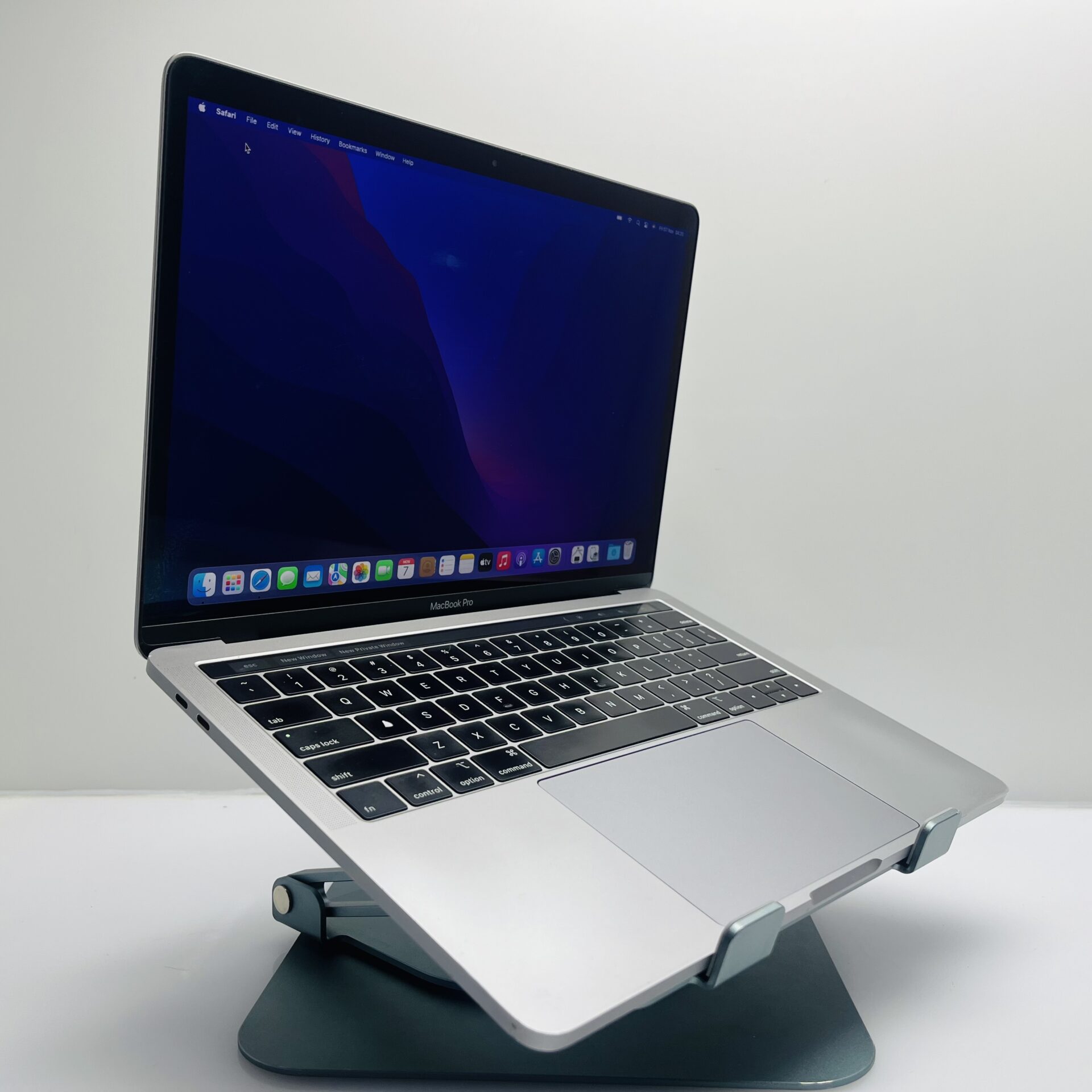 Apple Macbook Pro 13-inch "Core i7" 2.8GHz (Touch/2019) 16GB RAM 1TB SSD Space Grey - (Grade B) - Image 2