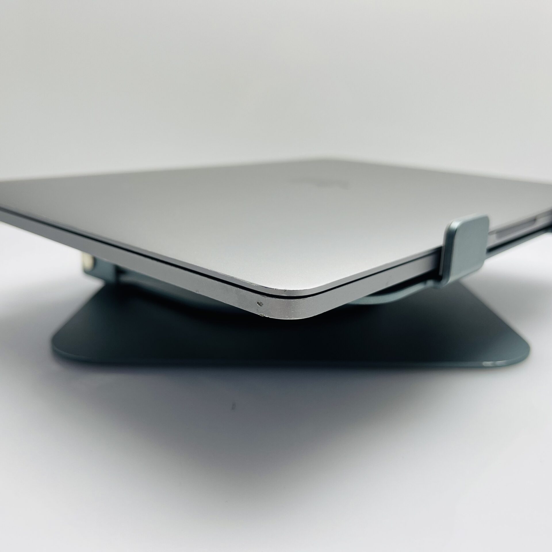 Apple Macbook Pro 13-inch "Core i7" 2.8GHz (Touch/2019) 16GB RAM 1TB SSD Space Grey - (Grade B) - Image 6