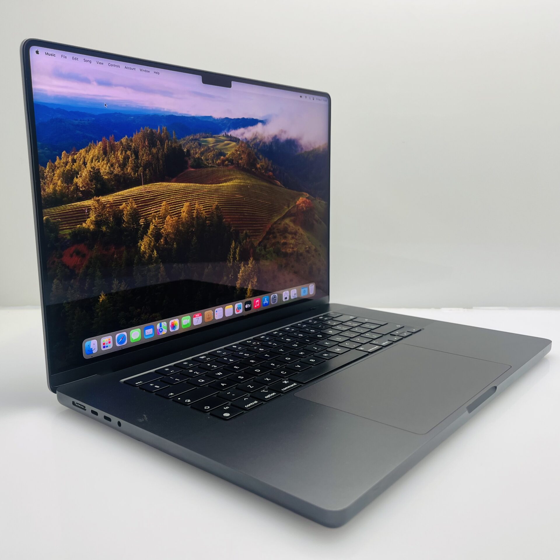 Apple Macbook Pro "M3 Max" 16-inch 30 GPU/14 CPU (2023) 36GB RAM 1TB SSD Space Black/Space Gray - (Grade B) - Image 2