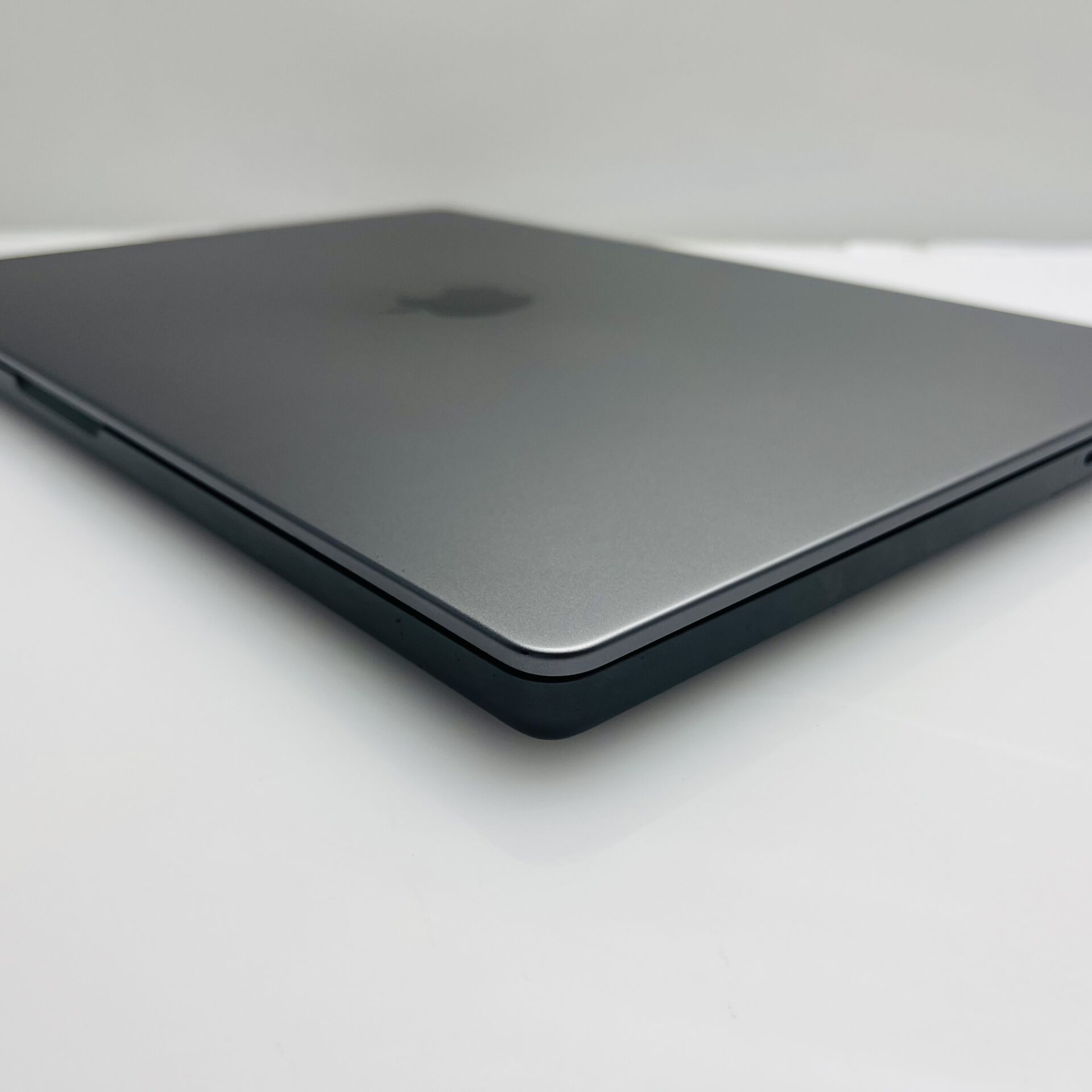 Apple Macbook Pro "M3 Max" 16-inch 30 GPU/14 CPU (2023) 36GB RAM 1TB SSD Space Black/Space Gray - (Grade B) - Image 6