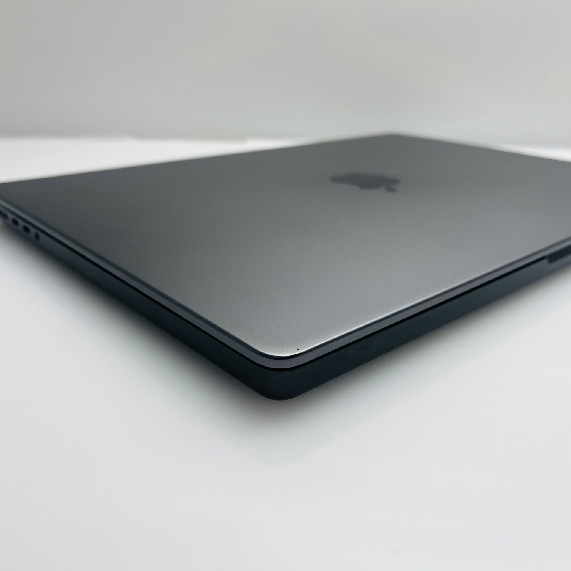 Apple Macbook Pro "M3 Max" 16-inch 30 GPU/14 CPU (2023) 36GB RAM 1TB SSD Space Black/Space Gray - (Grade B) - Image 5