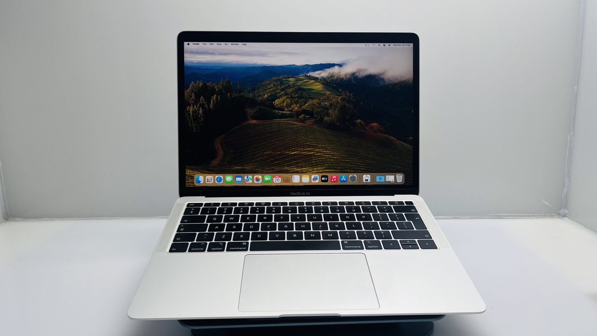 Apple MacBook Air 13-Inch “Core i5” 1.60GHz (TrueTone, 2019) 8GB RAM 128GB SSD Silver (Grade B) - Image 3