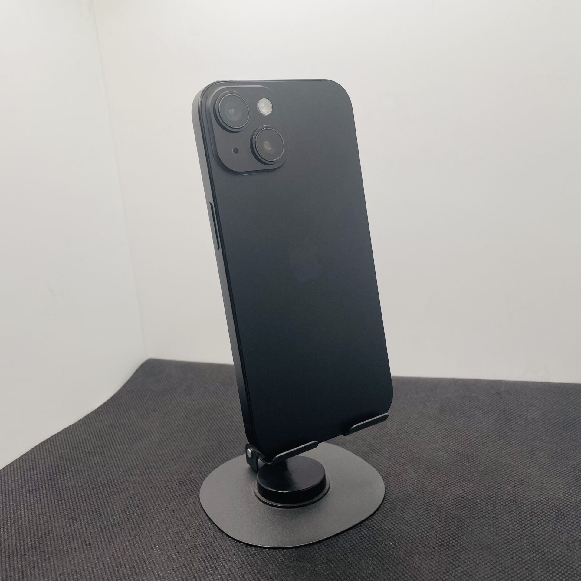 Apple iPhone 15 128GB Black - (Grade B) - Image 7