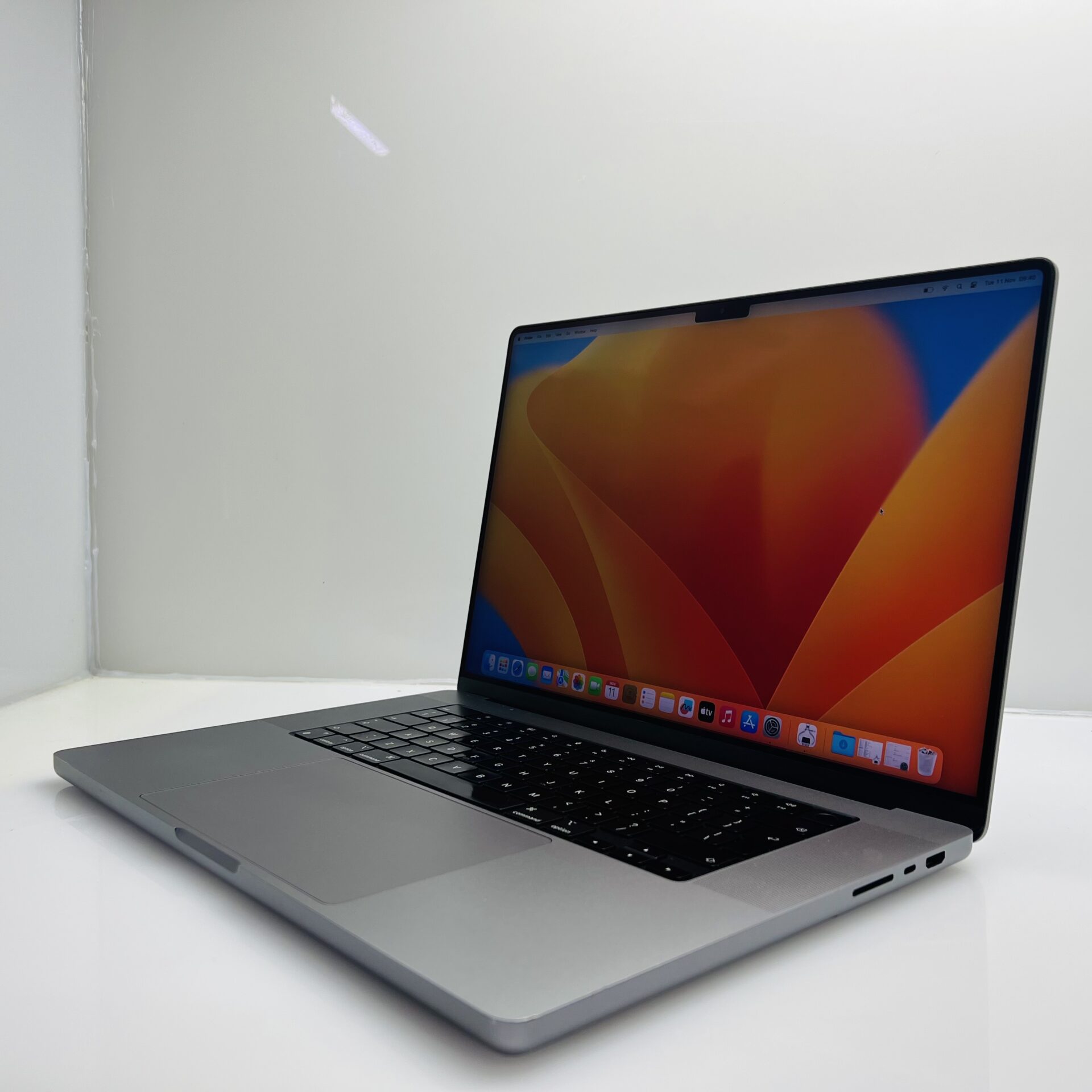 Apple Macbook Pro “M1 Pro” 16-Inch 10 CPU/16 GPU (2021) 16GB RAM 512GB SSD Space Gray – (Grade B) - Image 4