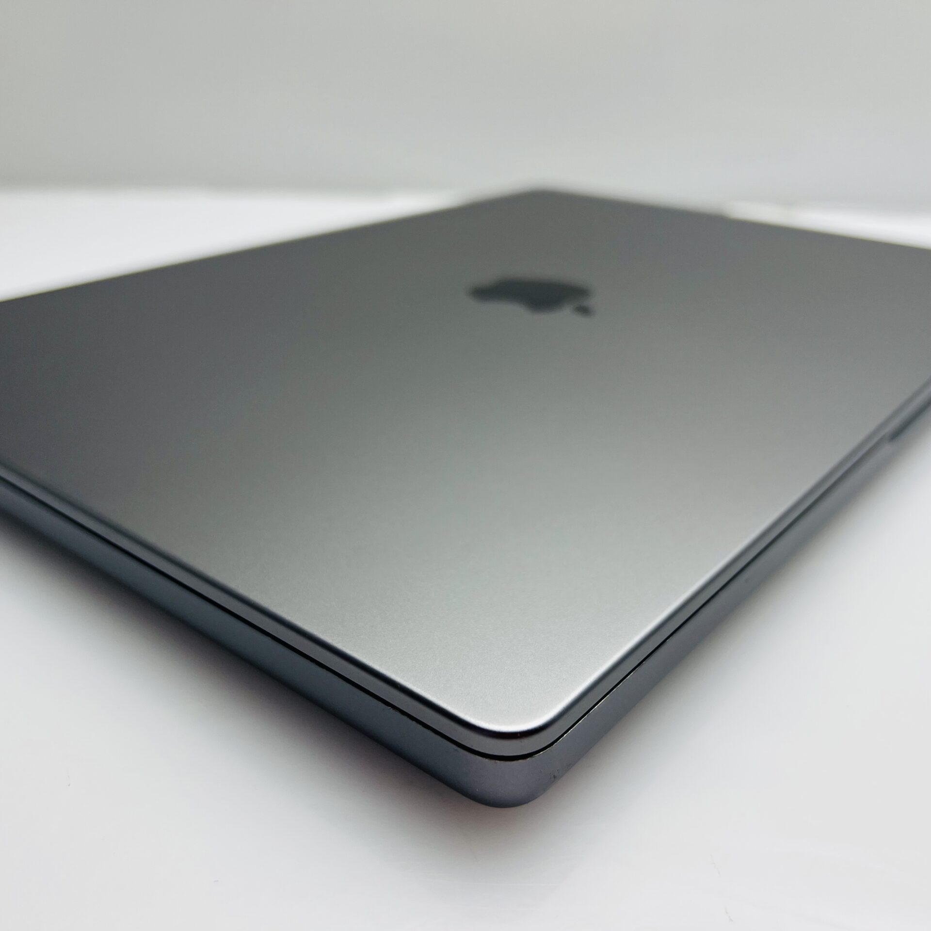 Apple Macbook Pro “M1 Pro” 16-Inch 10 CPU/16 GPU (2021) 16GB RAM 512GB SSD Space Gray – (Grade B) - Image 6