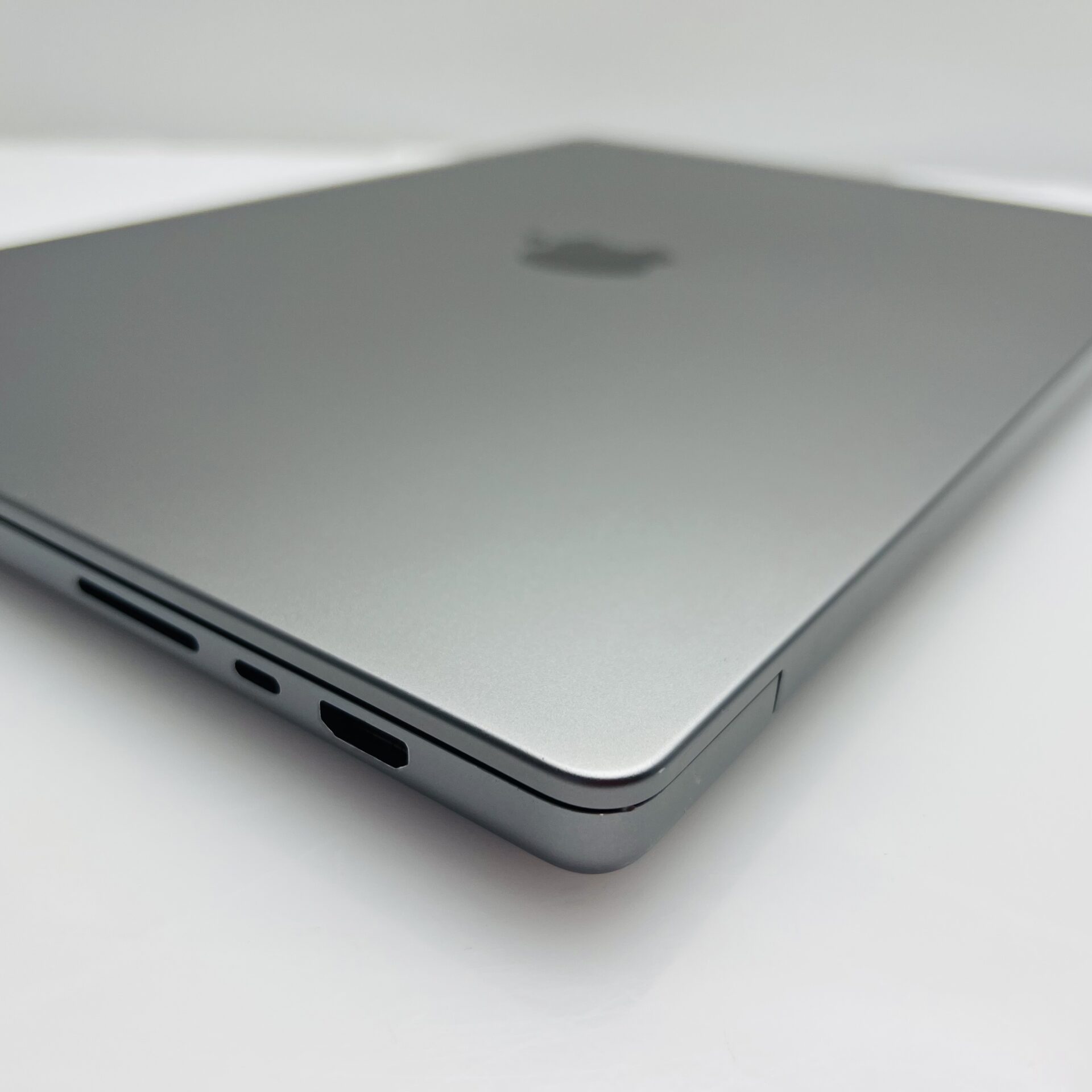 Apple Macbook Pro “M1 Pro” 16-Inch 10 CPU/16 GPU (2021) 16GB RAM 512GB SSD Space Gray – (Grade B) - Image 10