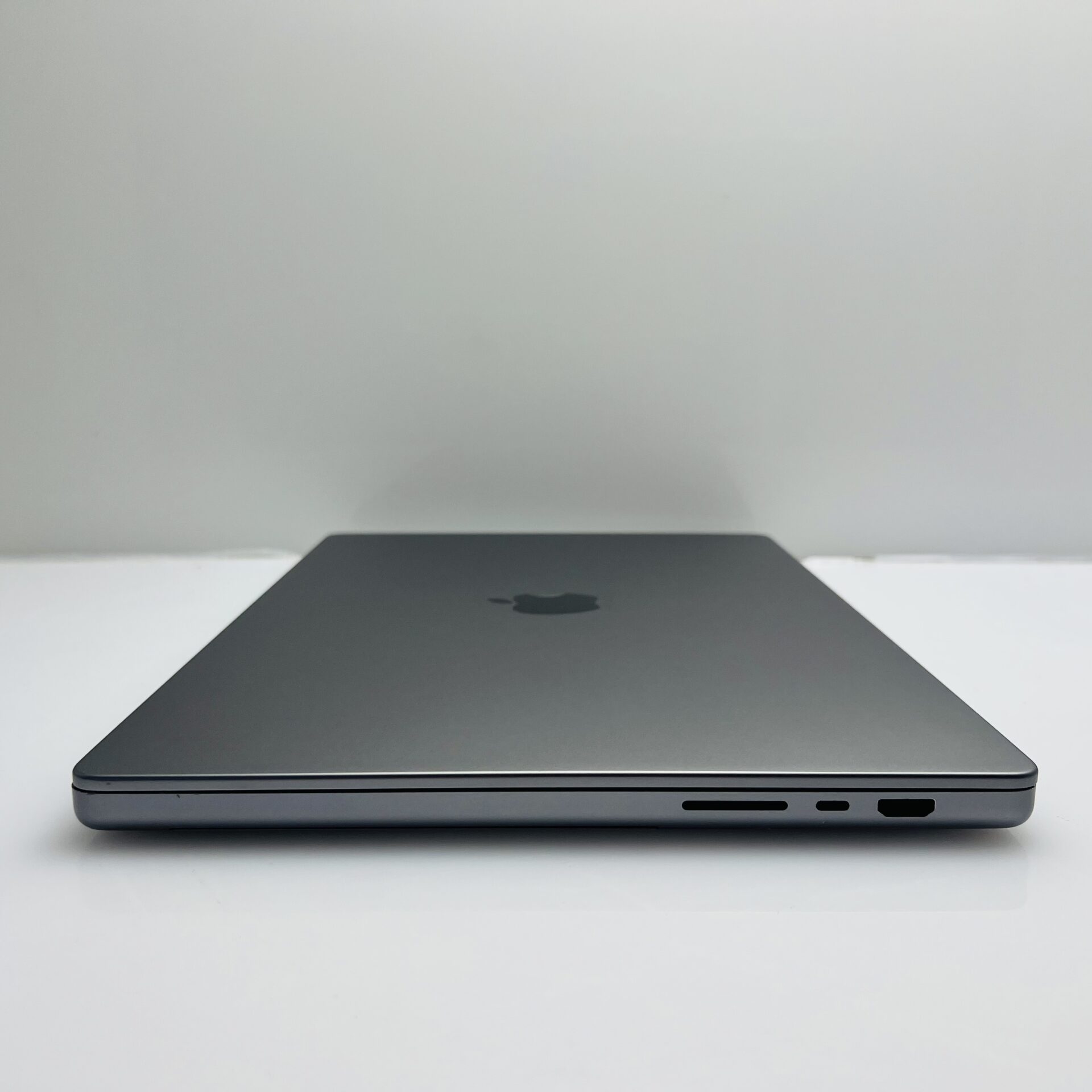 Apple Macbook Pro “M1 Pro” 16-Inch 10 CPU/16 GPU (2021) 16GB RAM 512GB SSD Space Gray – (Grade B) - Image 11