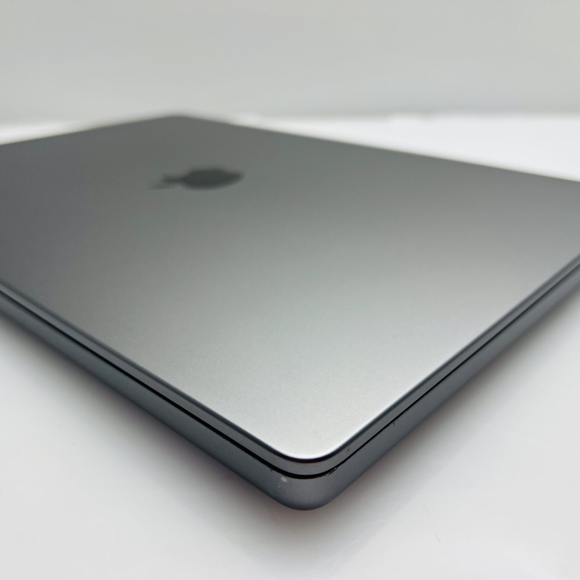 Apple Macbook Pro “M1 Pro” 16-Inch 10 CPU/16 GPU (2021) 16GB RAM 512GB SSD Space Gray – (Grade B) - Image 12