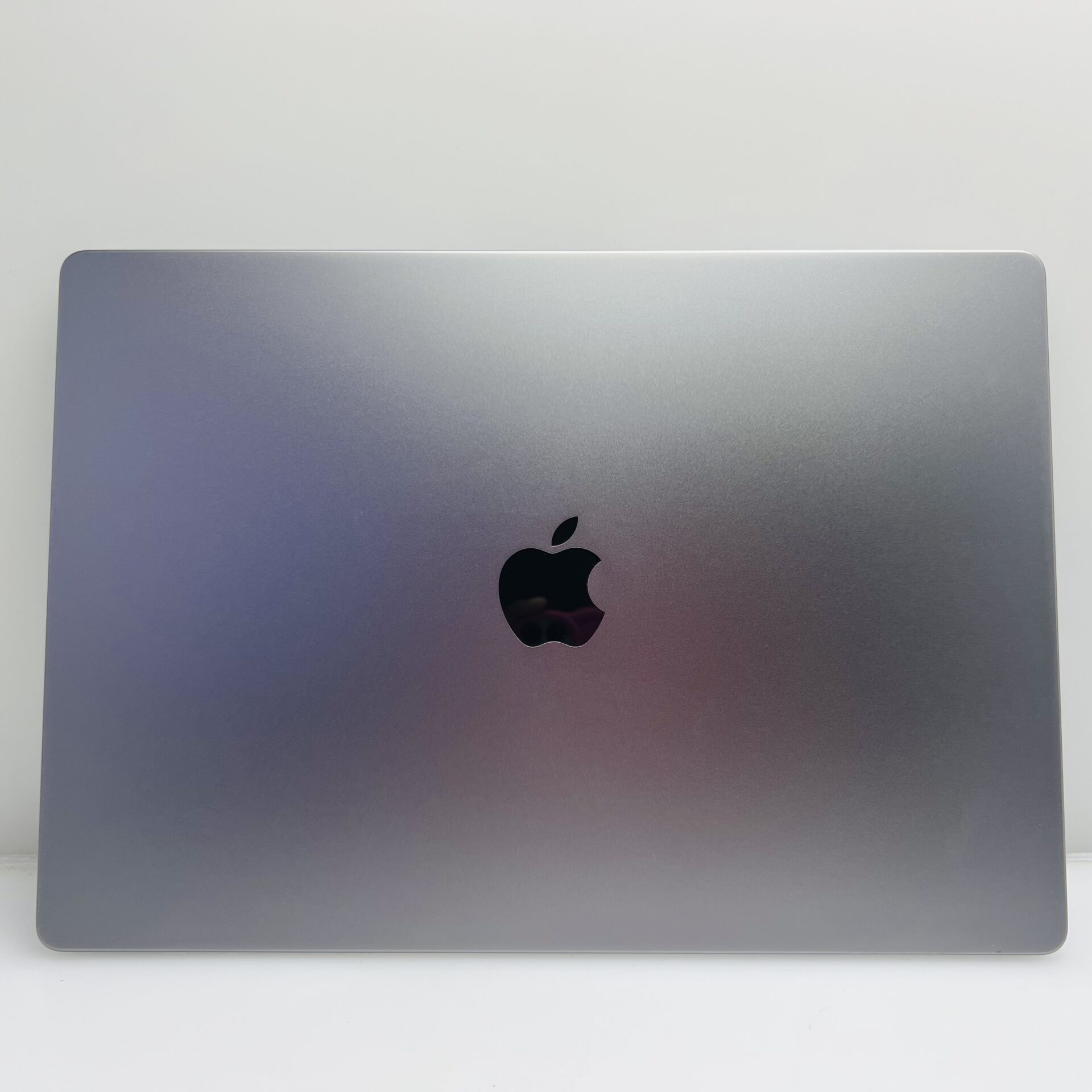 Apple Macbook Pro “M1 Pro” 16-Inch 10 CPU/16 GPU (2021) 16GB RAM 512GB SSD Space Gray – (Grade B) - Image 2