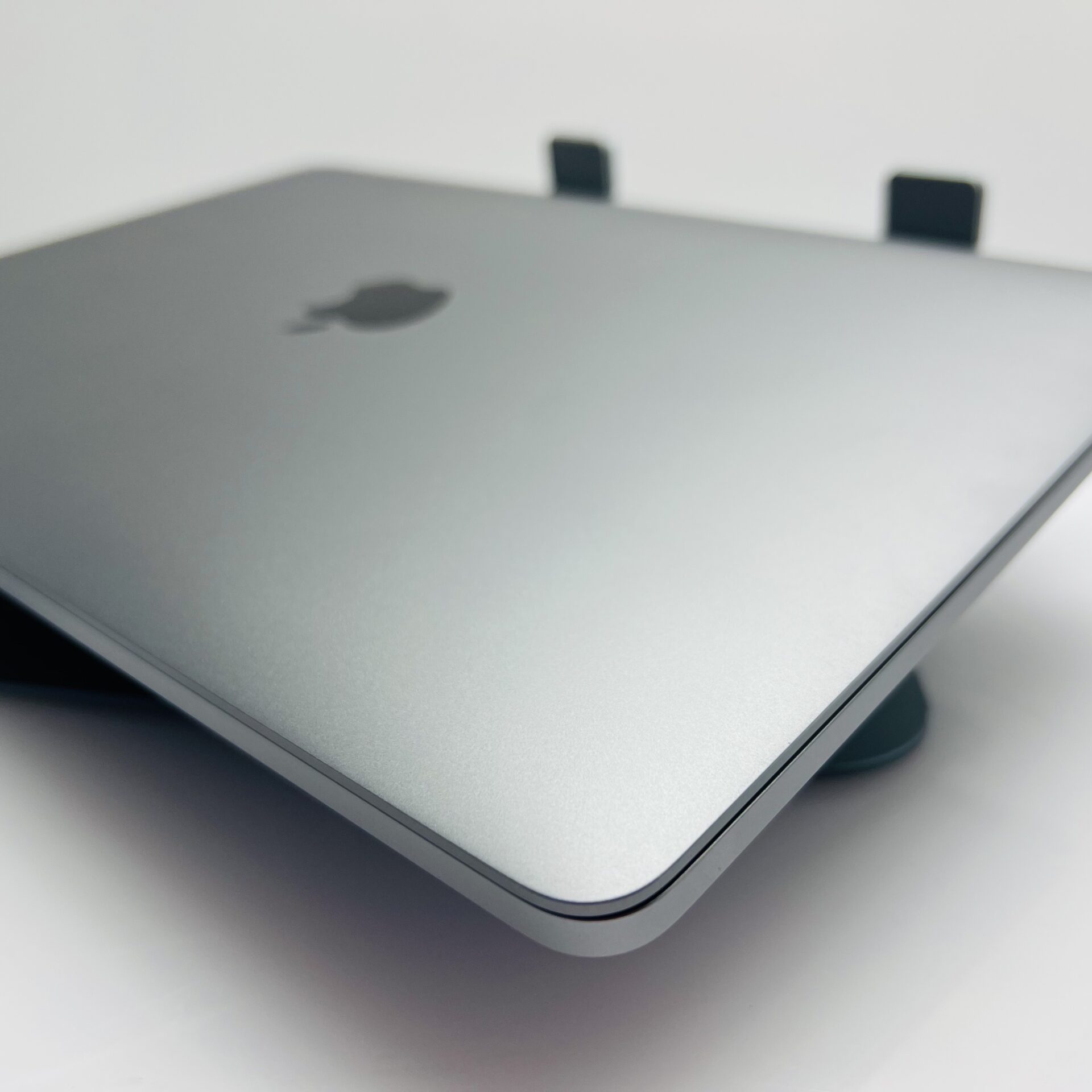 Apple MacBook Pro “M1” 13-inch 8 CPU/8 GPU 8GB RAM 256GB SSD Space Gray – (Grade B) - Image 7