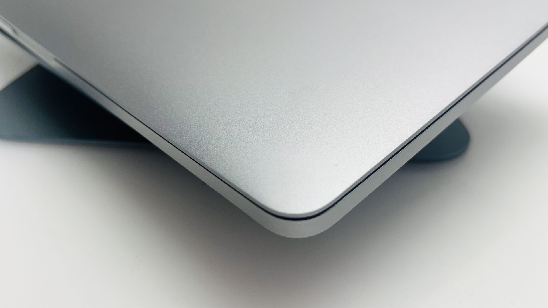 Apple MacBook Pro “M1” 13-inch 8 CPU/8 GPU 8GB RAM 256GB SSD Space Gray (Grade B) - Image 7