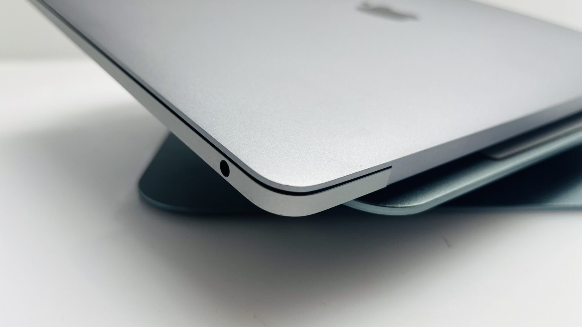 Apple MacBook Pro “M1” 13-inch 8 CPU/8 GPU 8GB RAM 256GB SSD Space Gray (Grade B) - Image 9