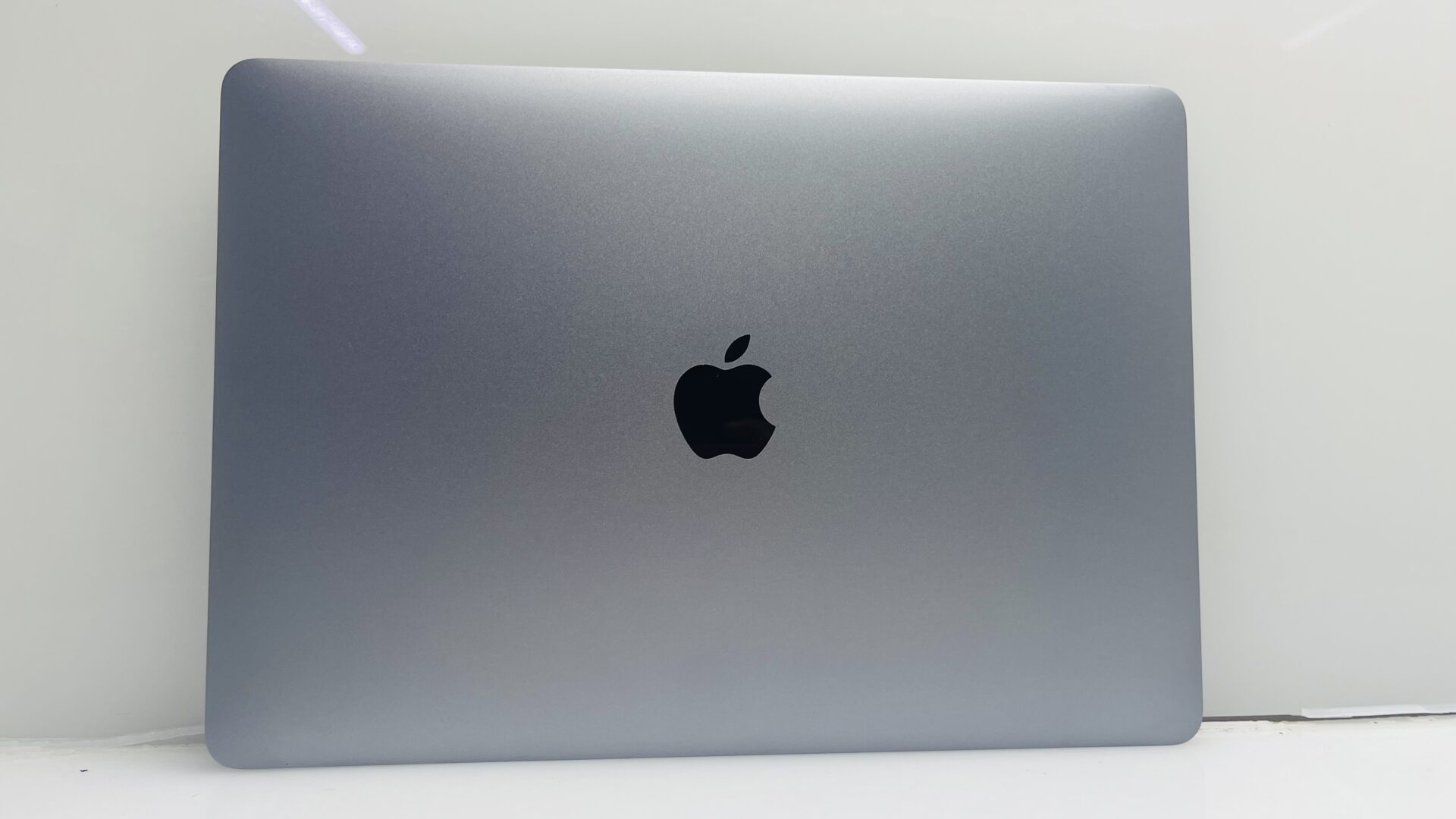 Apple MacBook Pro “M1” 13-inch 8 CPU/8 GPU 8GB RAM 256GB SSD Space Gray (Grade B) - Image 2