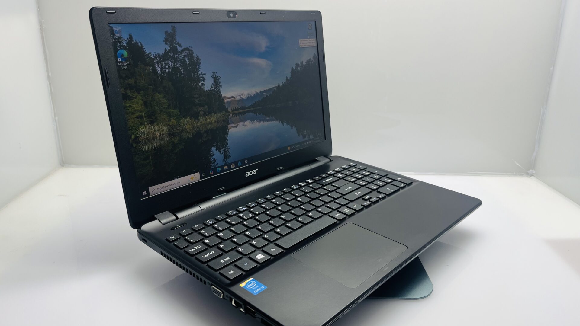Acer TravelMate P256 4th Gen “Core i5” 1.70GHz 16GB RAM 500GB SSD Black - (Grade B) - Image 3