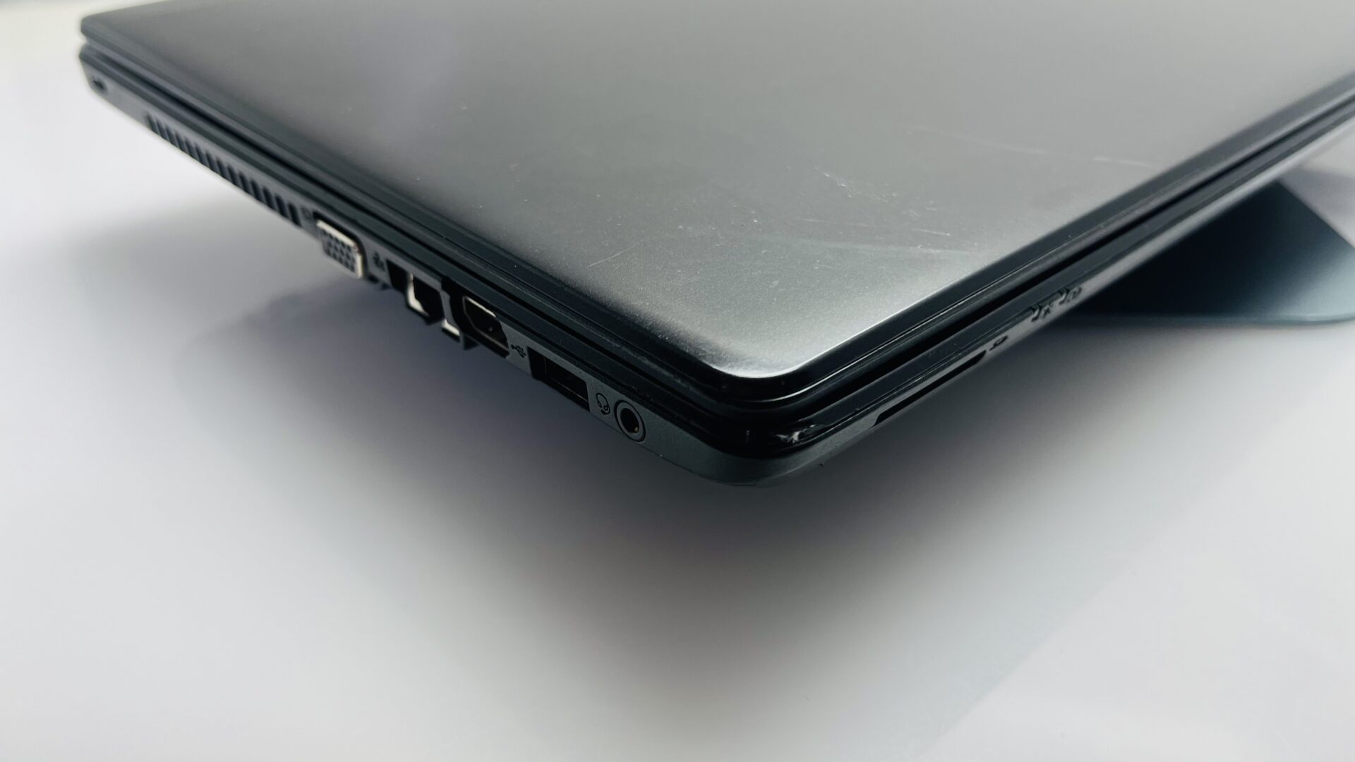 Acer TravelMate P256 4th Gen “Core i5” 1.70GHz 16GB RAM 500GB SSD Black - (Grade B) - Image 7