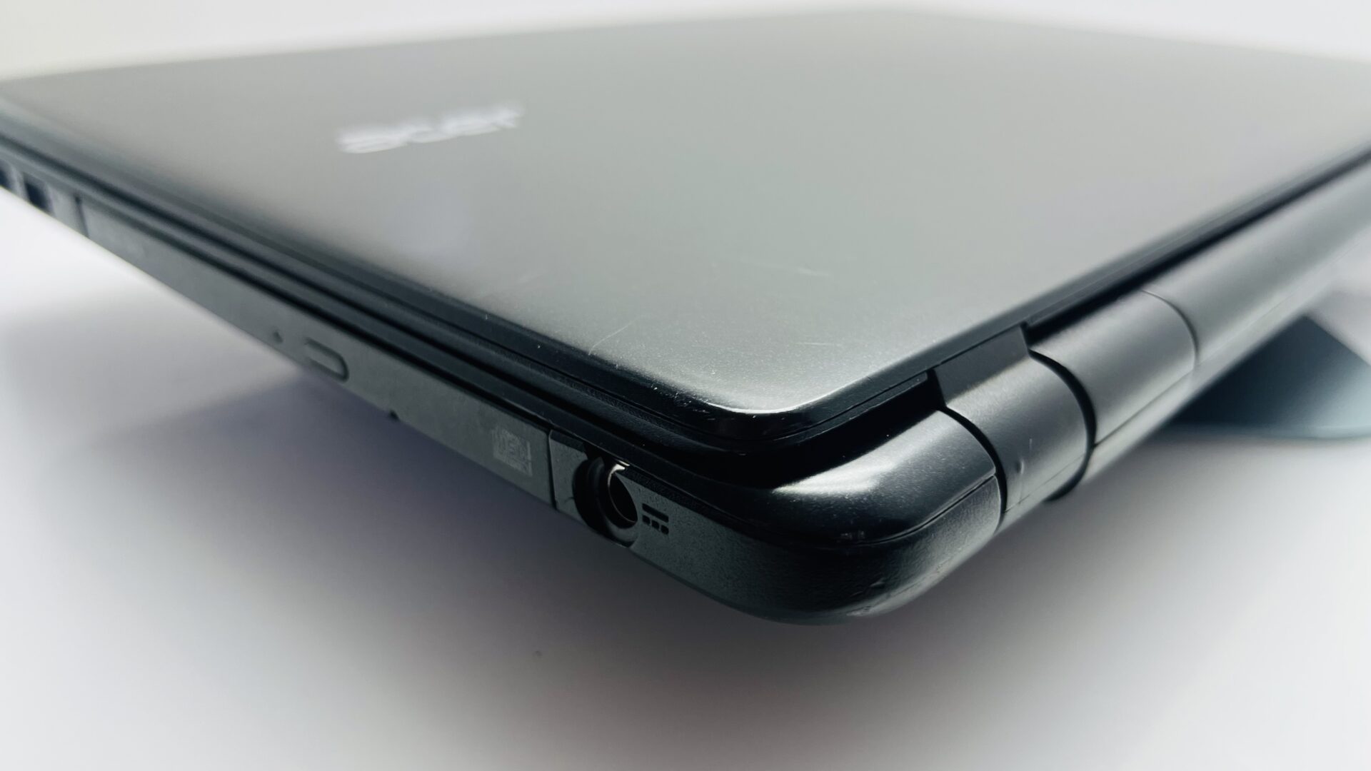 Acer TravelMate P256 4th Gen “Core i5” 1.70GHz 16GB RAM 500GB SSD Black - (Grade B) - Image 8