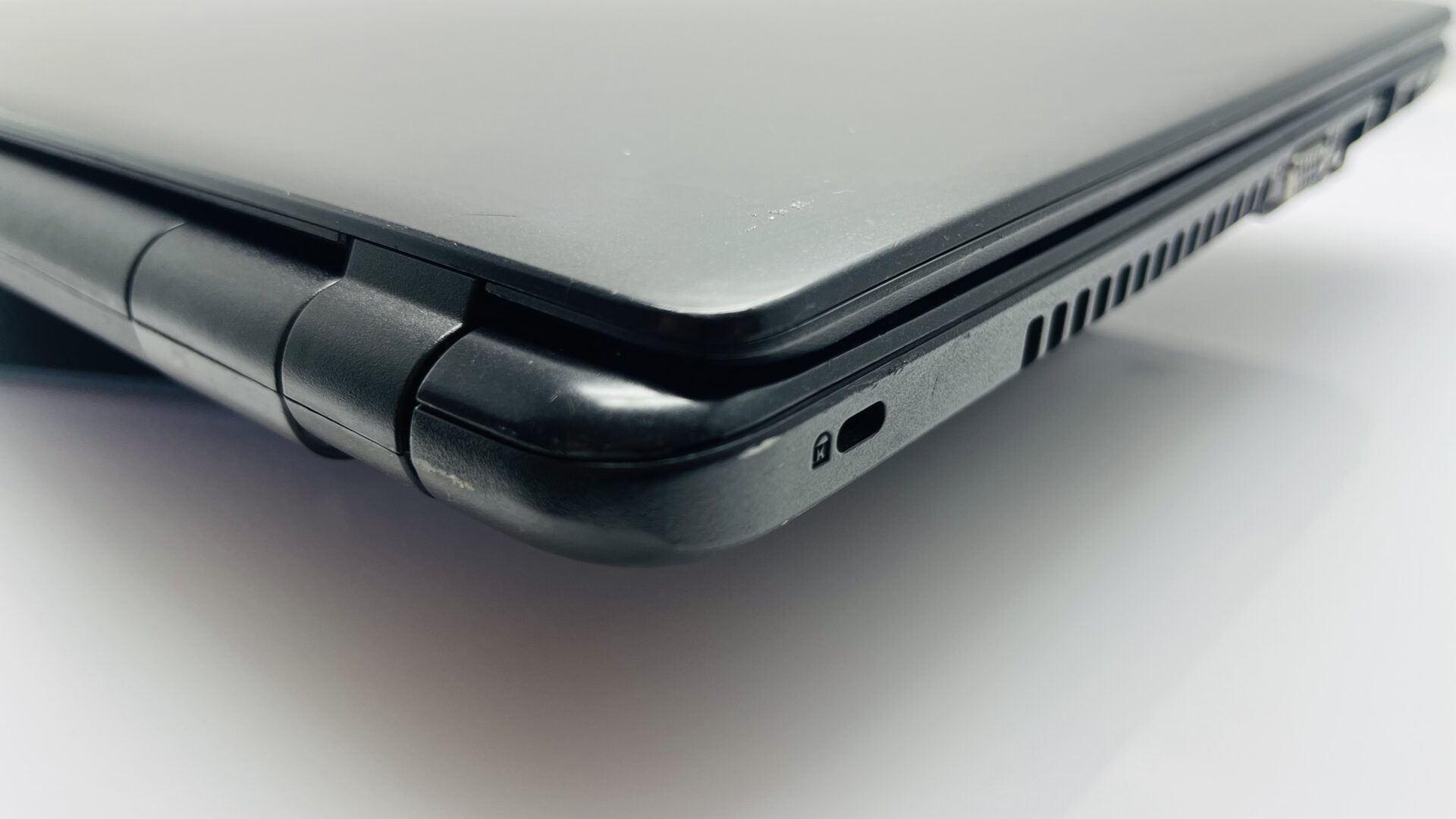 Acer TravelMate P256 4th Gen “Core i5” 1.70GHz 16GB RAM 500GB SSD Black - (Grade B) - Image 9