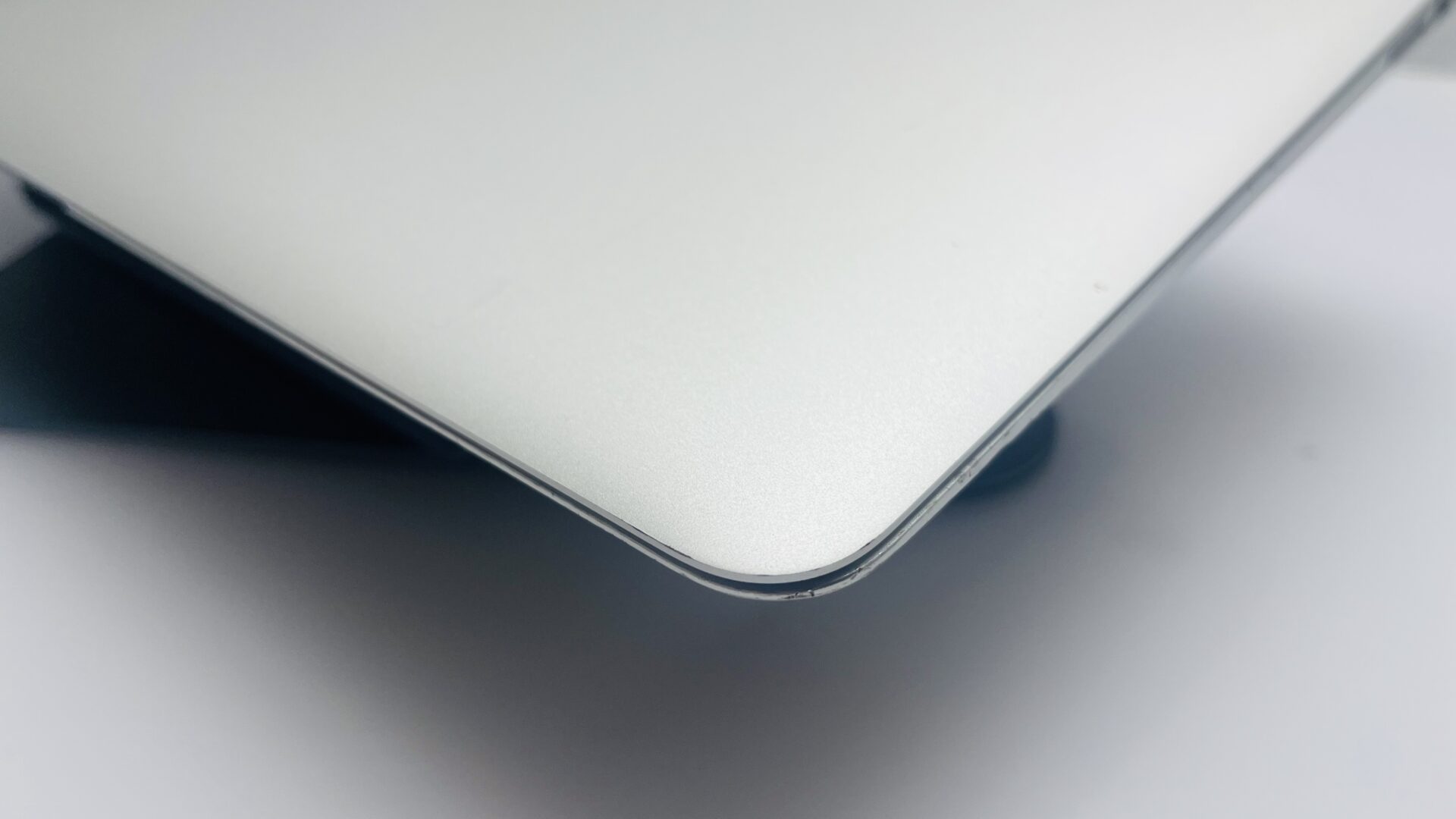 Apple MacBook Air 13-inch “Core i5” 1.60GHz (Early 2015) 8GB RAM 128GB SSD Silver - Image 5