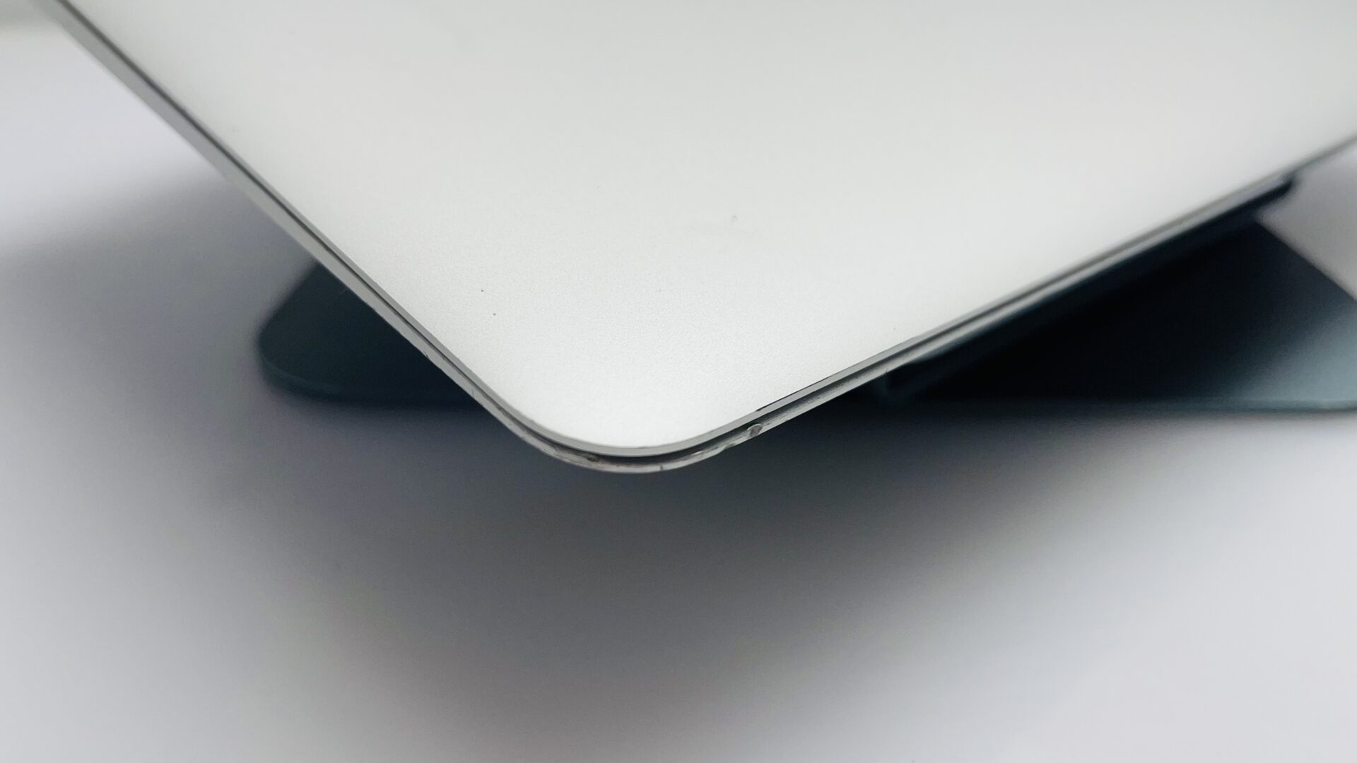 Apple MacBook Air 13-inch “Core i5” 1.60GHz (Early 2015) 8GB RAM 128GB SSD Silver - Image 6