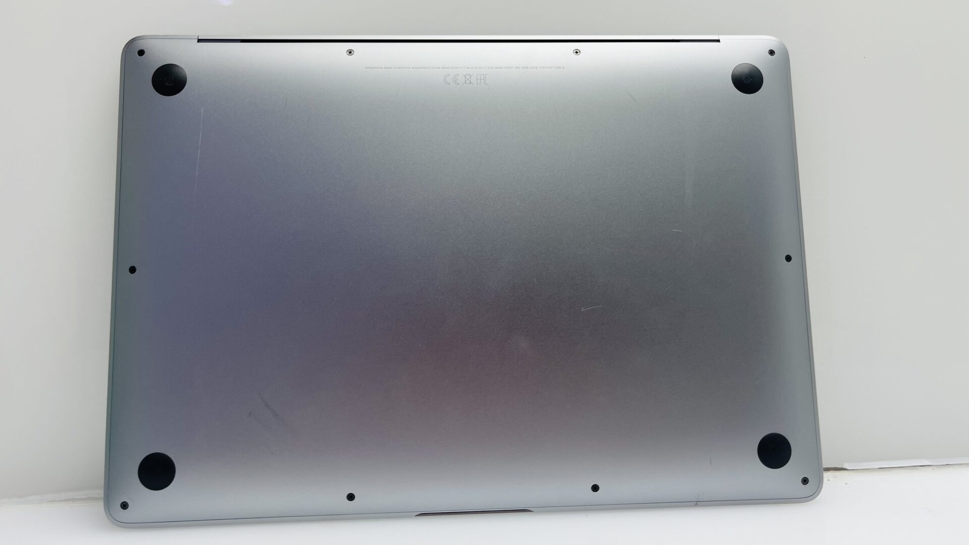 Apple MacBook Air “M1” 13-Inch 8 CPU/7 GPU (2020) 8GB RAM 256GB SSD Space Grey (Grade B) - Cracked LCD Panel - Image 12