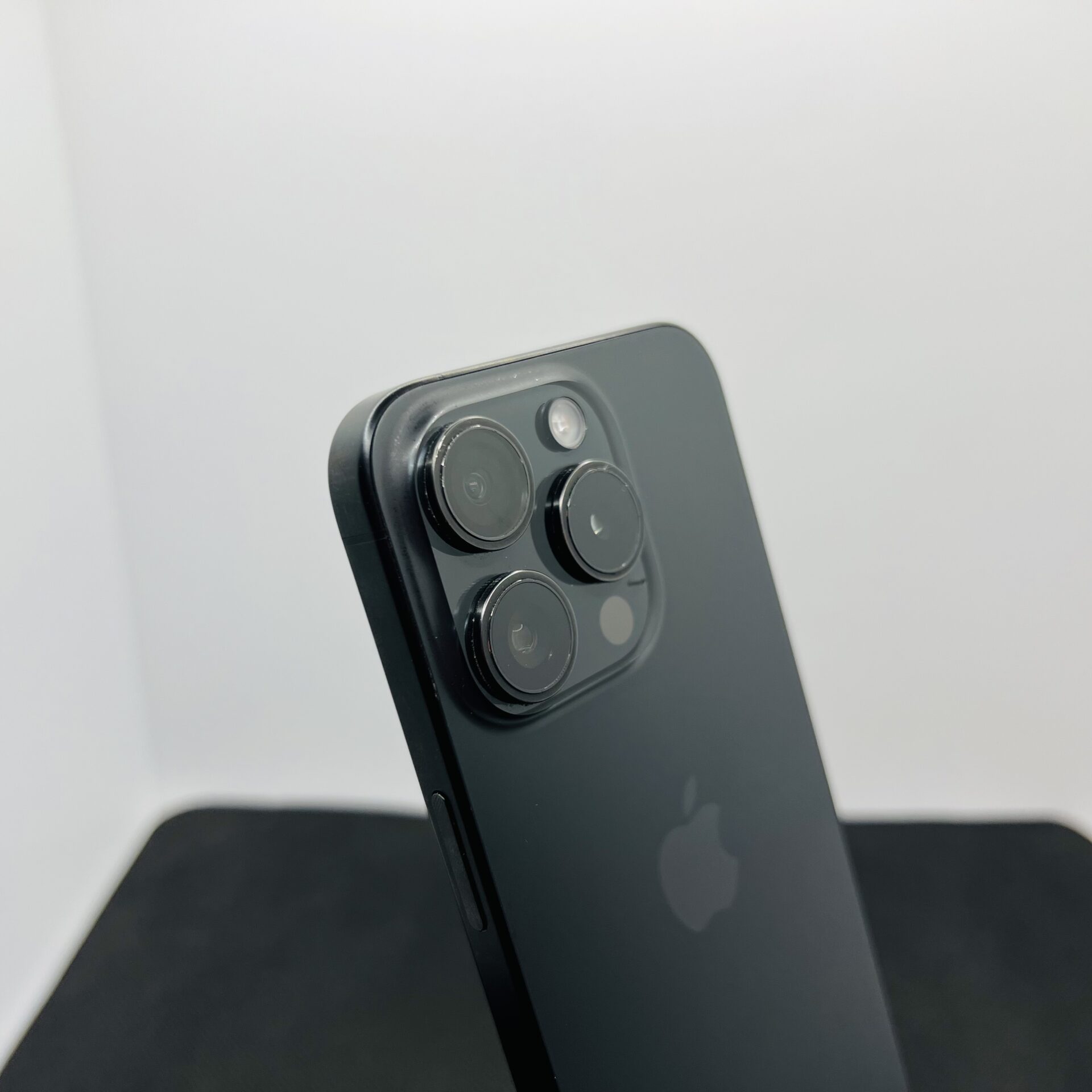 Apple iPhone 15 Pro 512GB Black Titanium – (Grade B) - Image 11