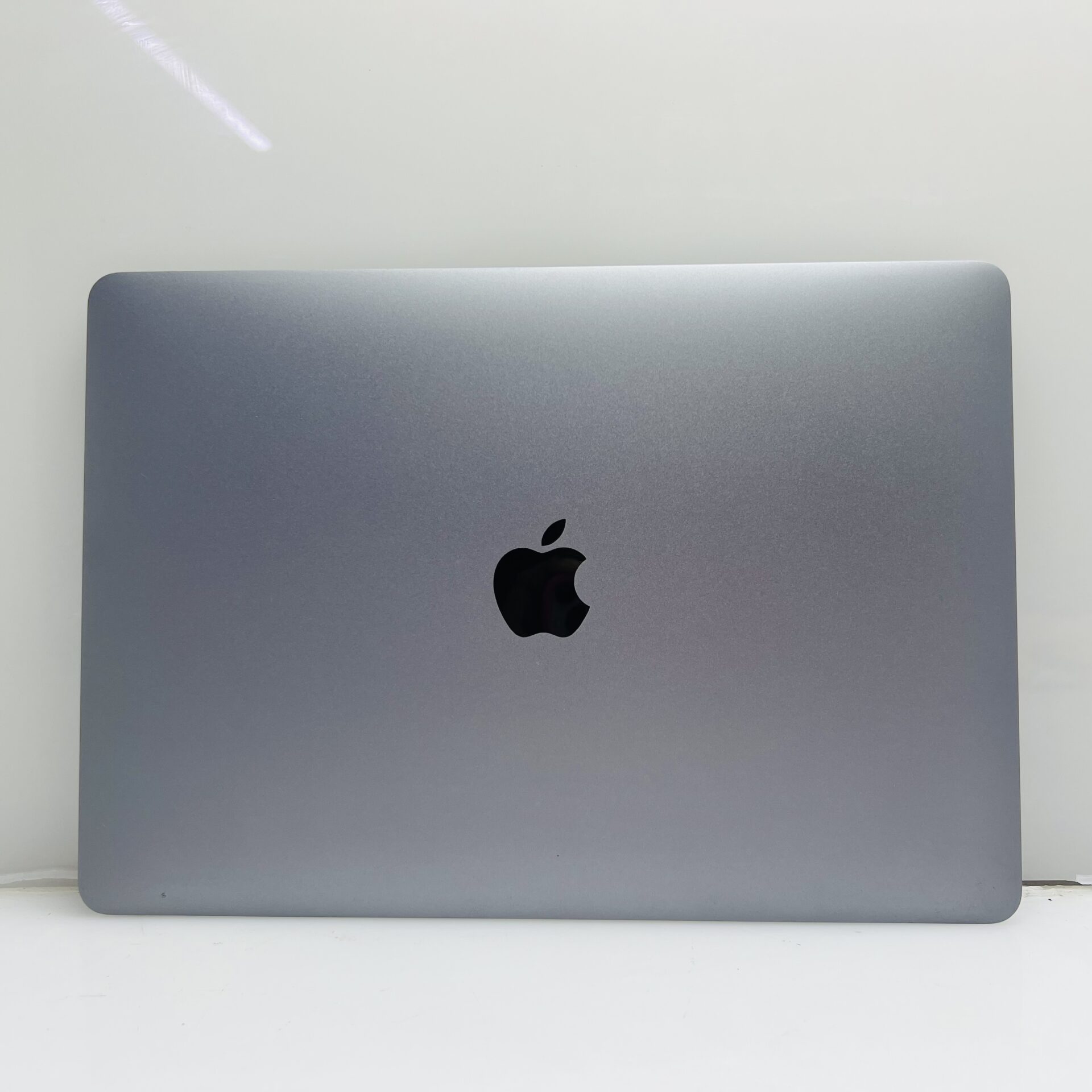 Apple MacBook Pro “M1” 13-inch 8 CPU/8 GPU 16GB RAM 512GB SSD Space Gray – (Grade B) - Image 2
