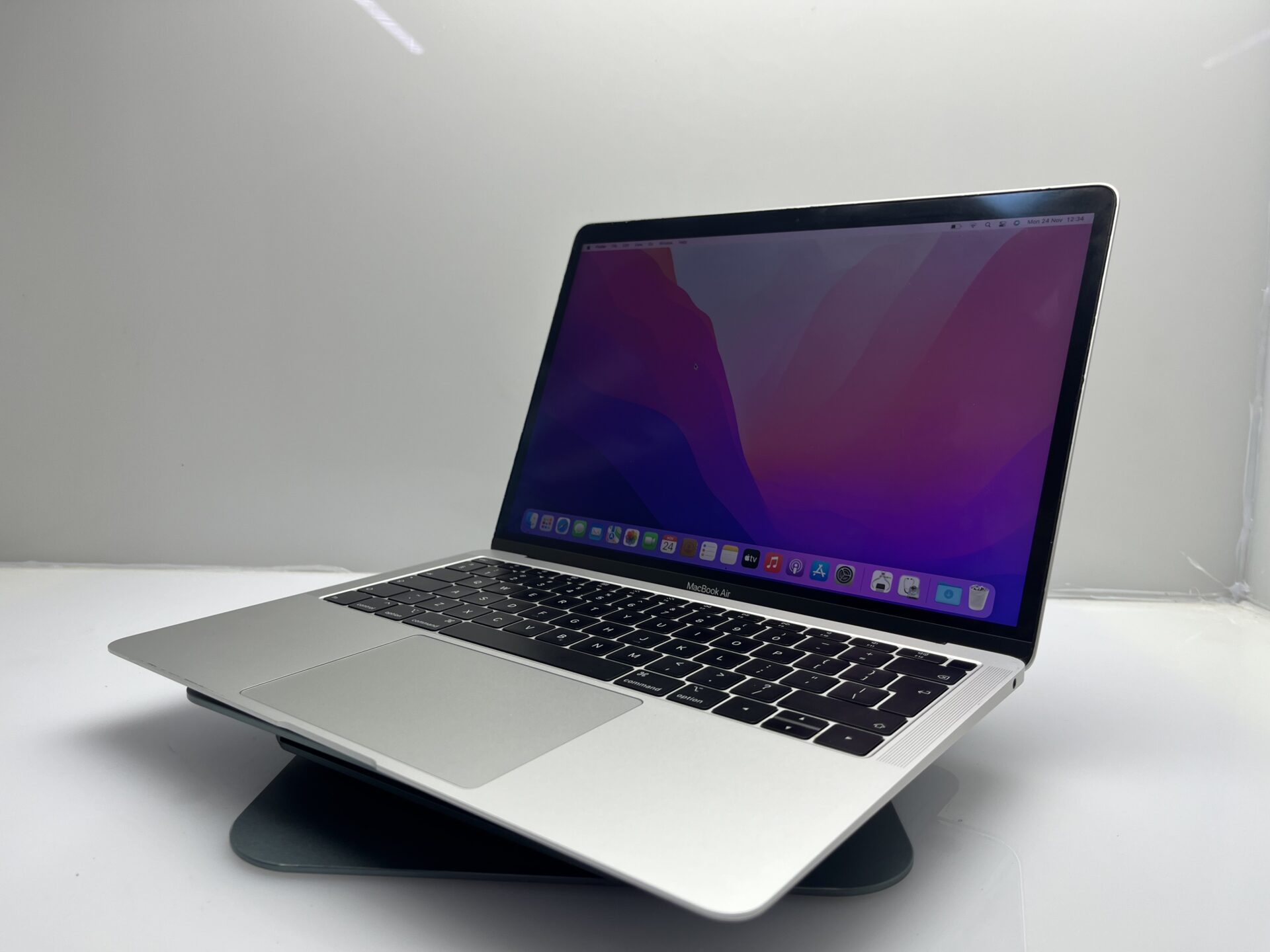 Apple MacBook Pro 13-Inch “Core i5” 2.3GHz (TouchBar/2018) 8GB RAM 256GB SSD Silver (Grade B) - Image 5
