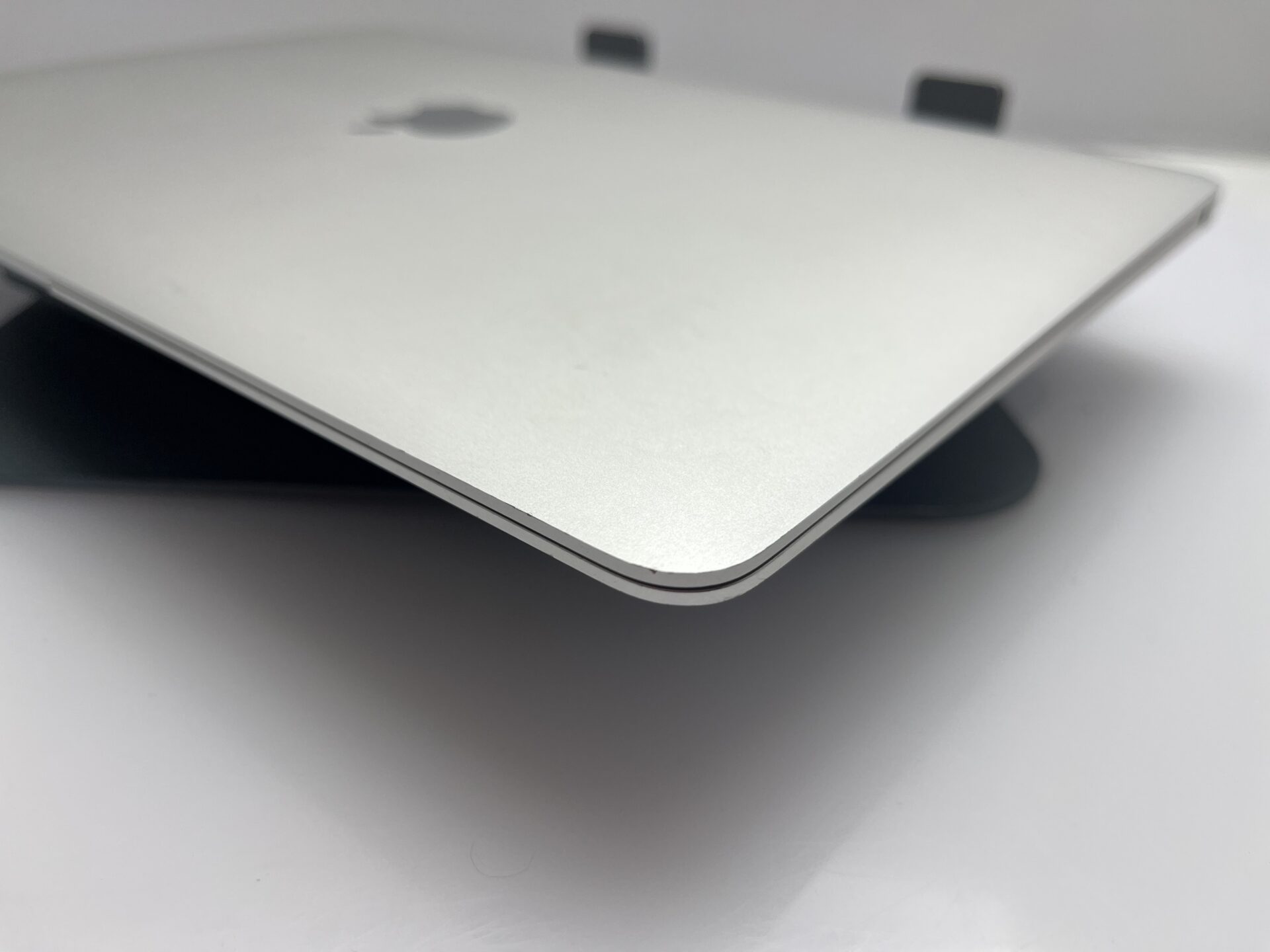 Apple MacBook Pro 13-Inch “Core i5” 2.3GHz (TouchBar/2018) 8GB RAM 256GB SSD Silver (Grade B) - Image 6