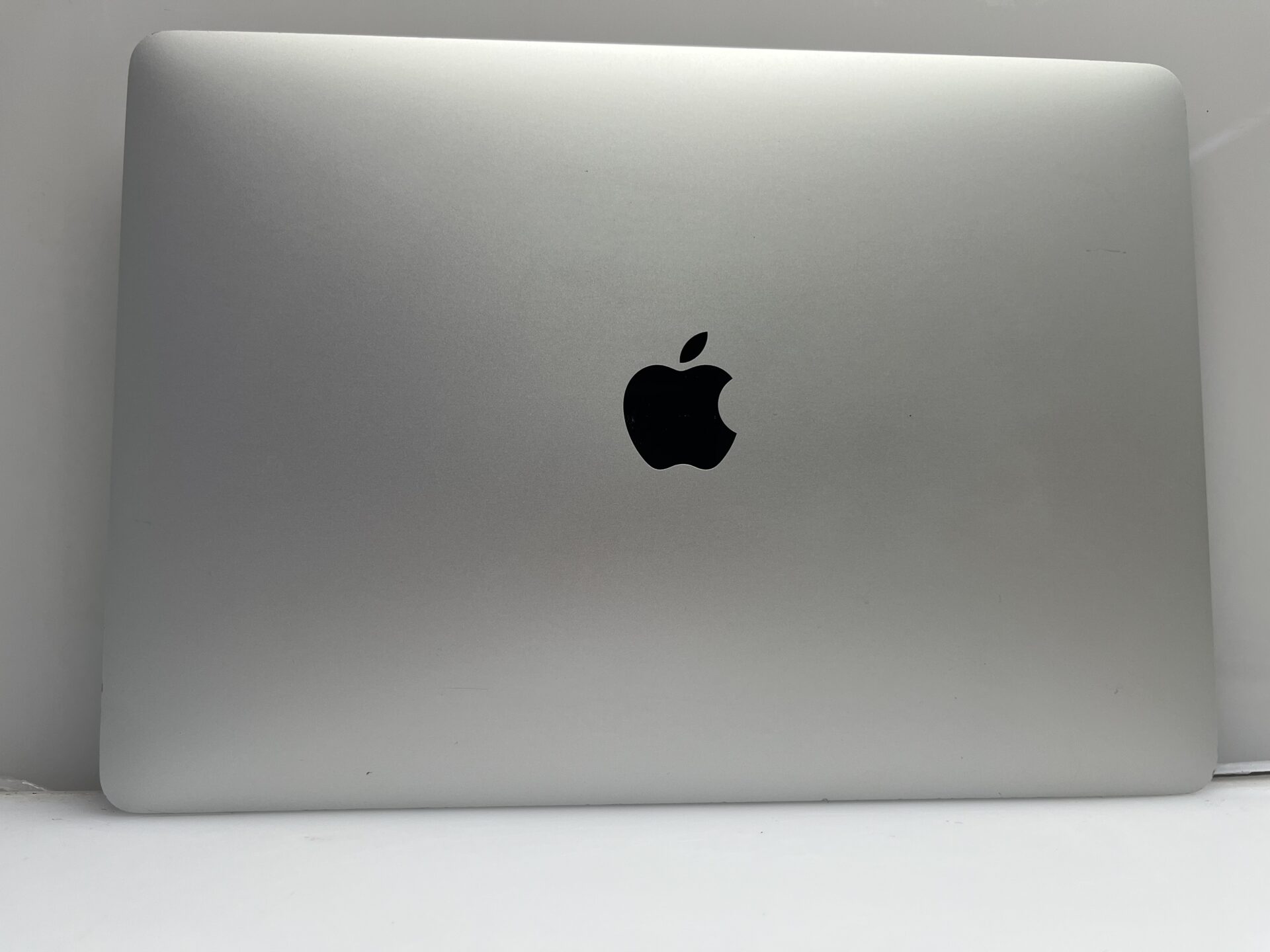 Apple MacBook Pro 13-Inch “Core i5” 2.3GHz (TouchBar/2018) 8GB RAM 256GB SSD Silver (Grade B) - Image 2