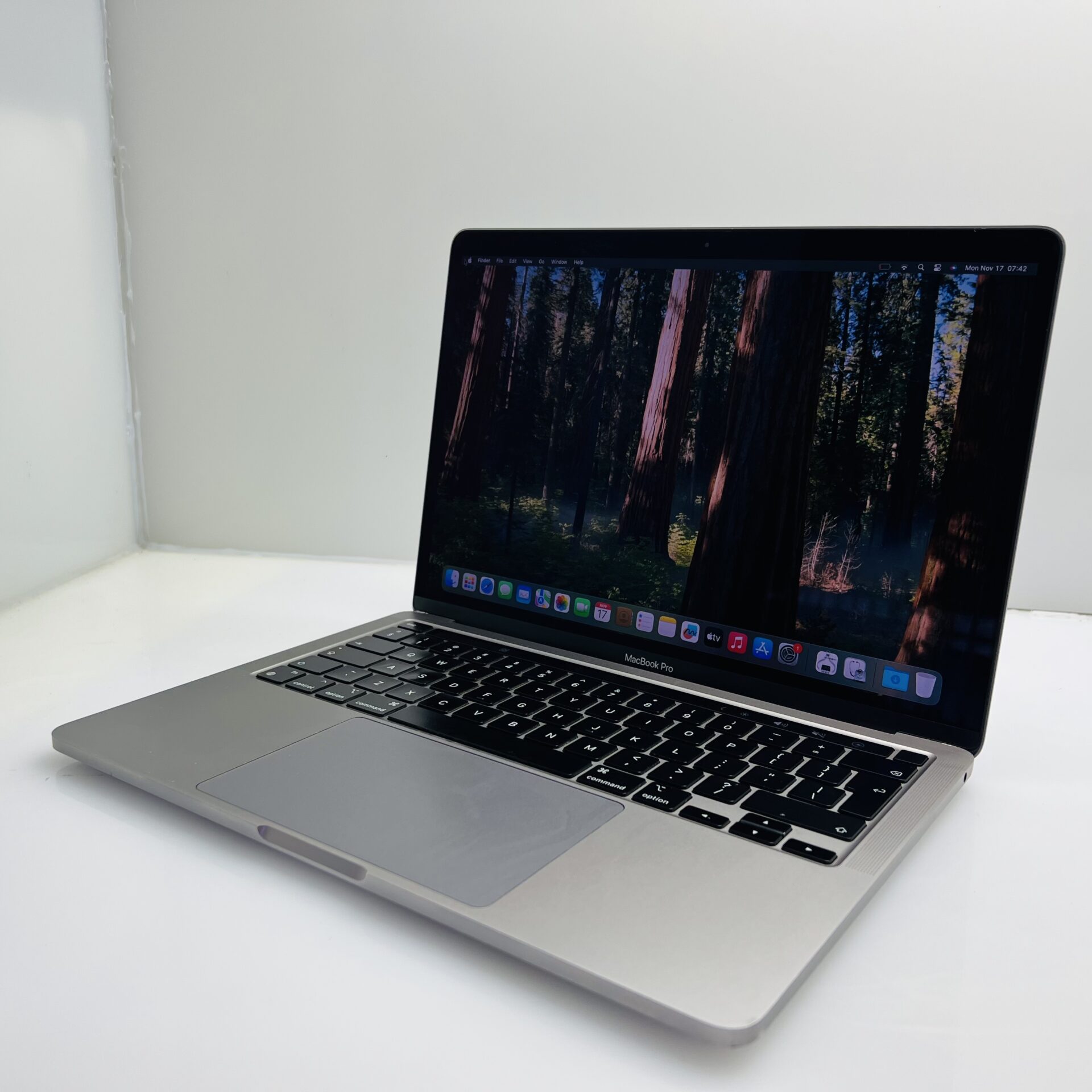 Apple MacBook Pro “M1” 13-inch 8 CPU/8 GPU 16GB RAM 512GB SSD Space Gray – (Grade B) - Image 4