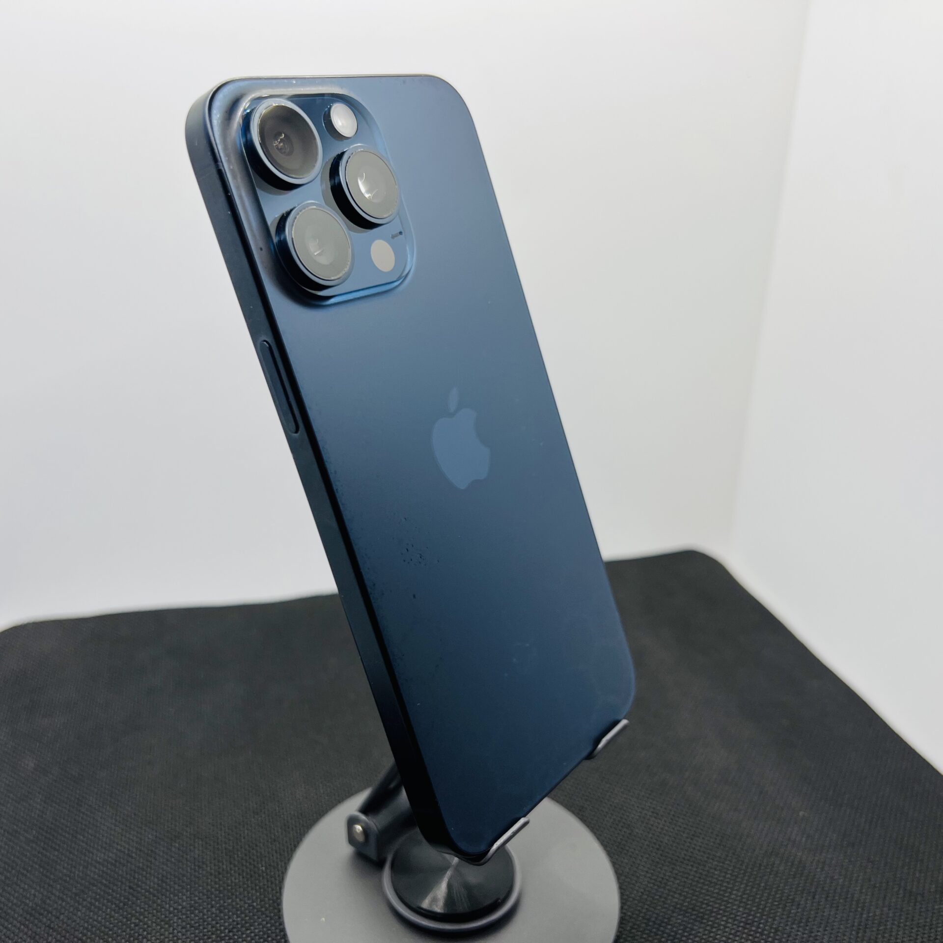 Apple iPhone 15 Pro Max 256GB Blue Titanium – (Grade B) - Image 10