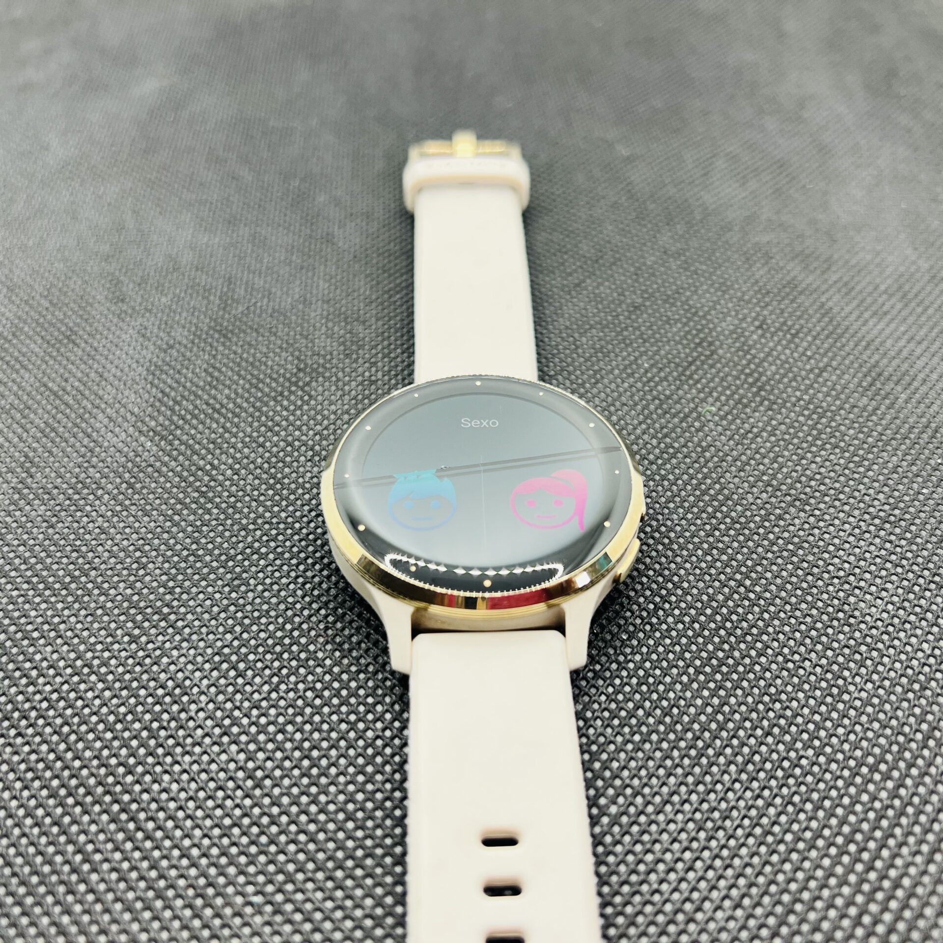 Garmin Venu 3s Gold (Grade C) - Cracked Screen - Image 2