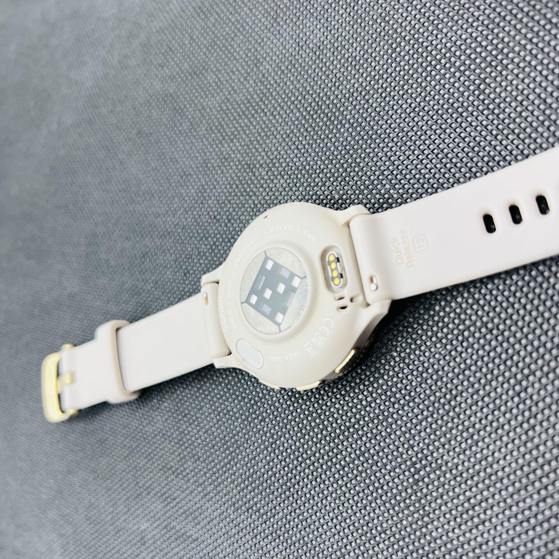 Garmin Venu 3s Gold (Grade C) - Cracked Screen - Image 9