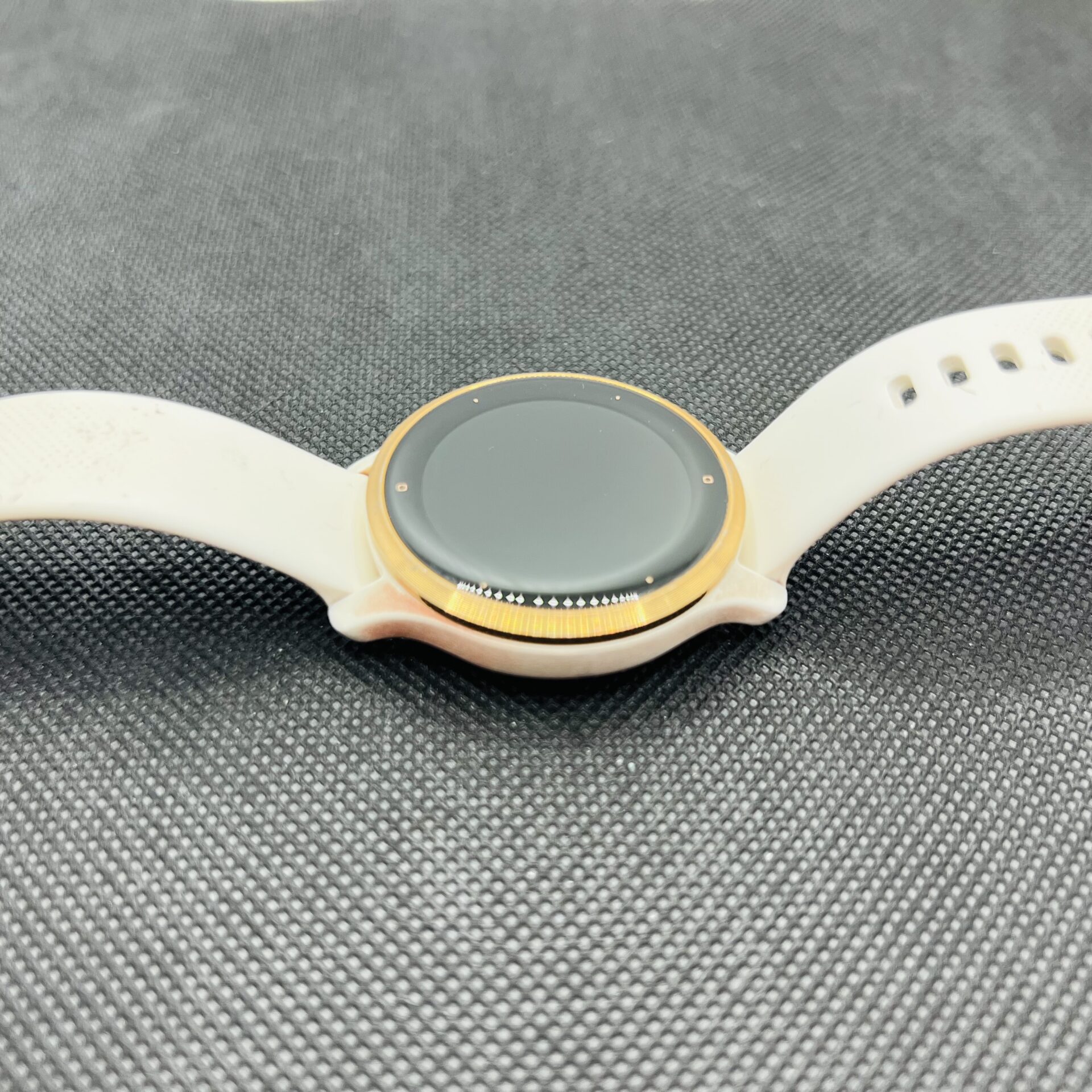 Garmin Venu 2s White - (Grade B) - Image 3