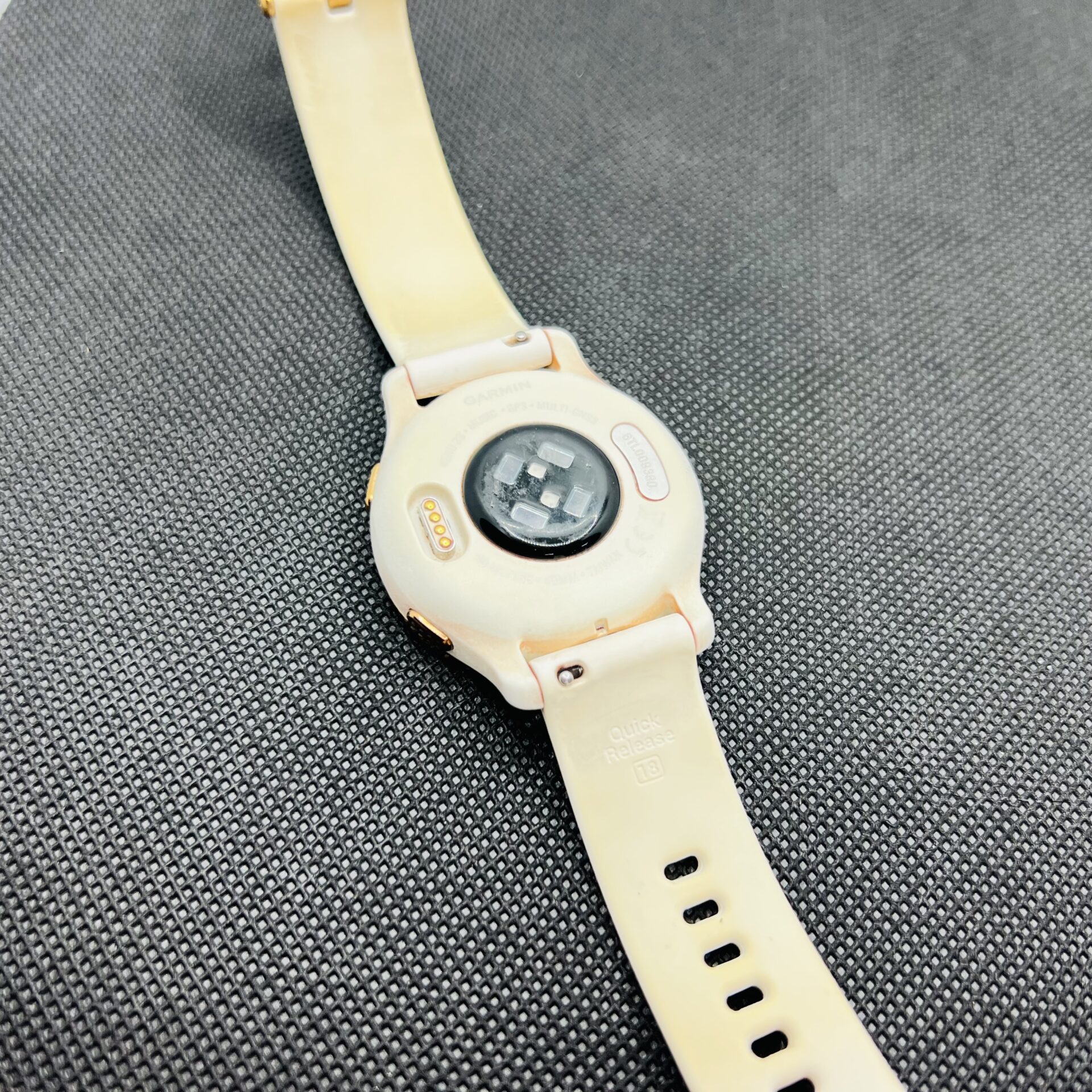 Garmin Venu 2s White - (Grade B) - Image 9