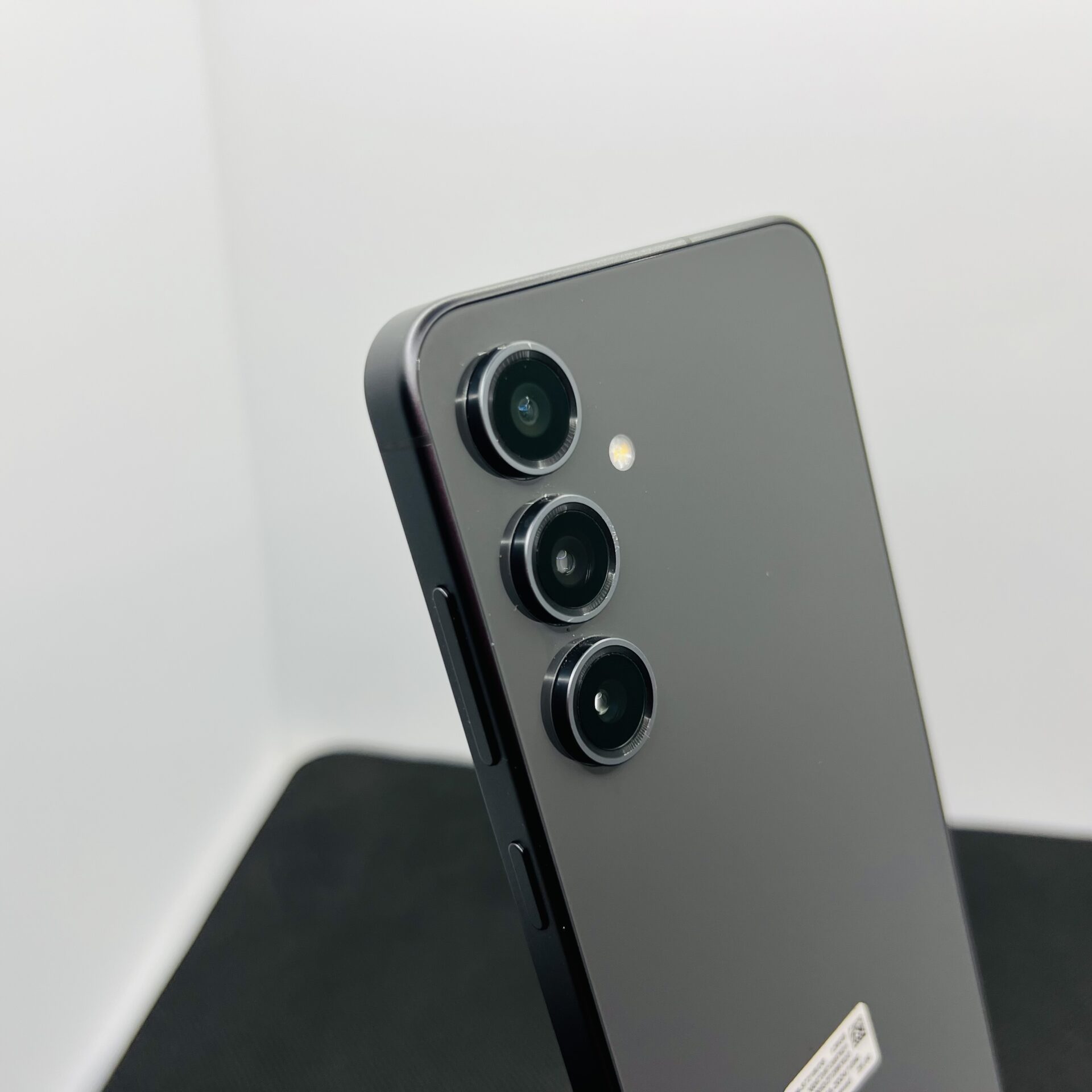 Samsung Galaxy S24 FE 128GB Graphite - (Grade B) - Image 8