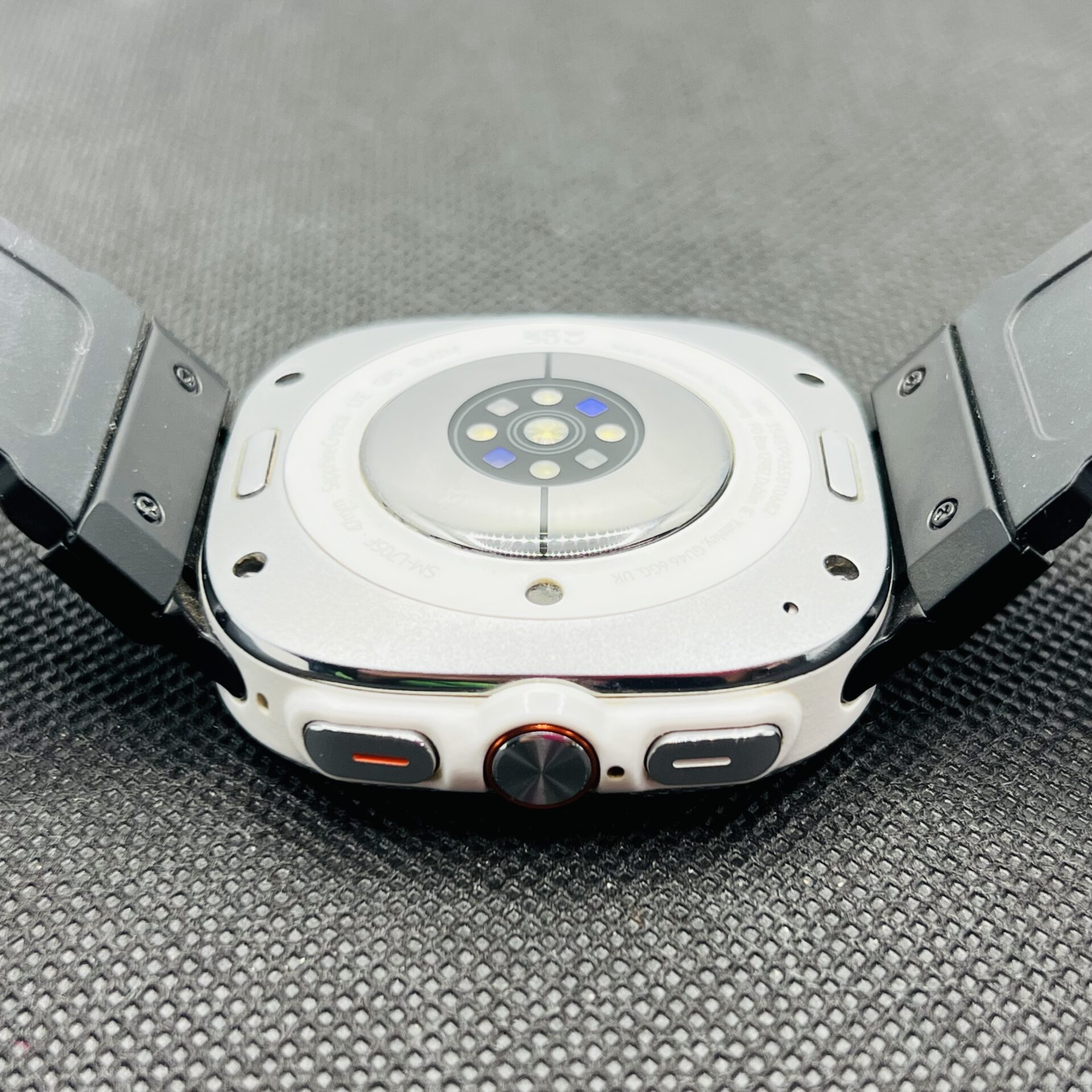 Galaxy Watch Ultra 47mm LTE Titanium White (Grade B) – With Black Straps - Image 7