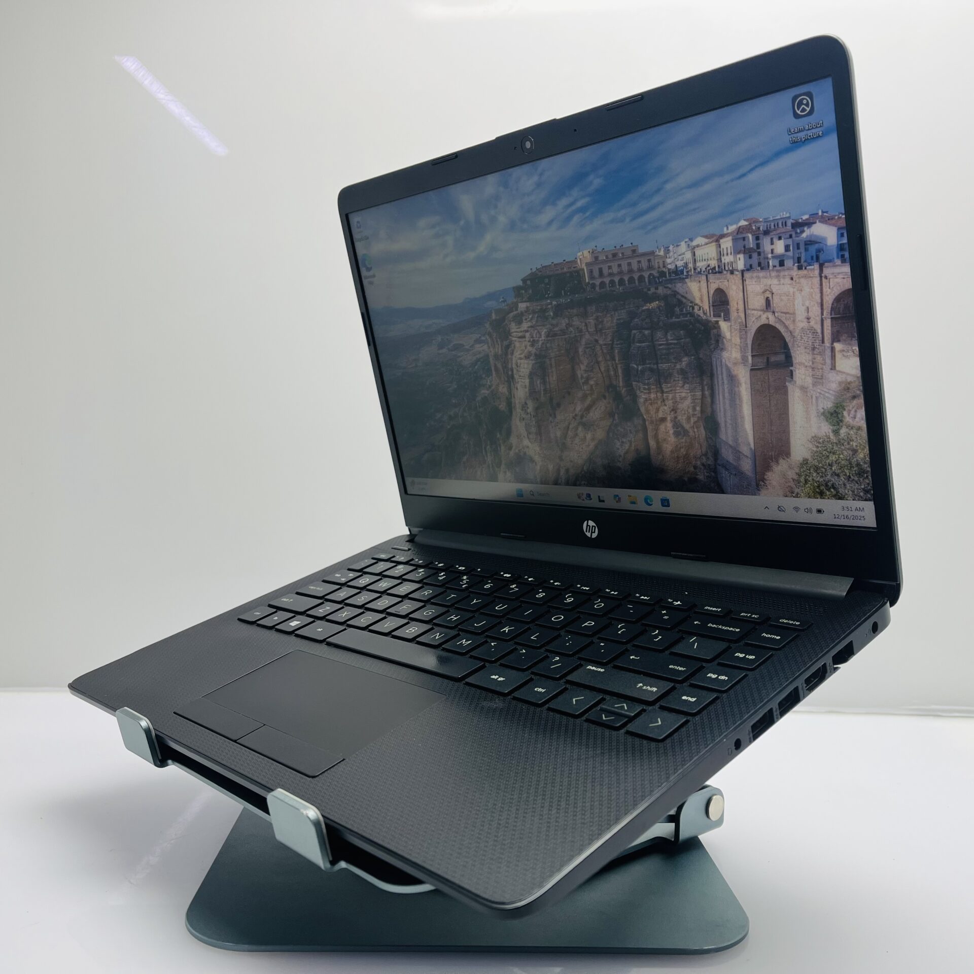 HP 14-dk1006ni AMD 3020e 1.20GHz 8GB RAM 256GB SSD Black (Grade B) - Damaged Casing - Image 4