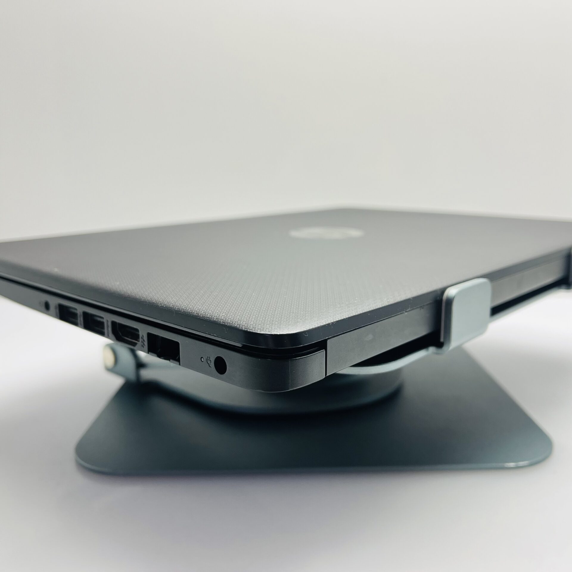 HP 14-dk1006ni AMD 3020e 1.20GHz 8GB RAM 256GB SSD Black (Grade B) - Damaged Casing - Image 9