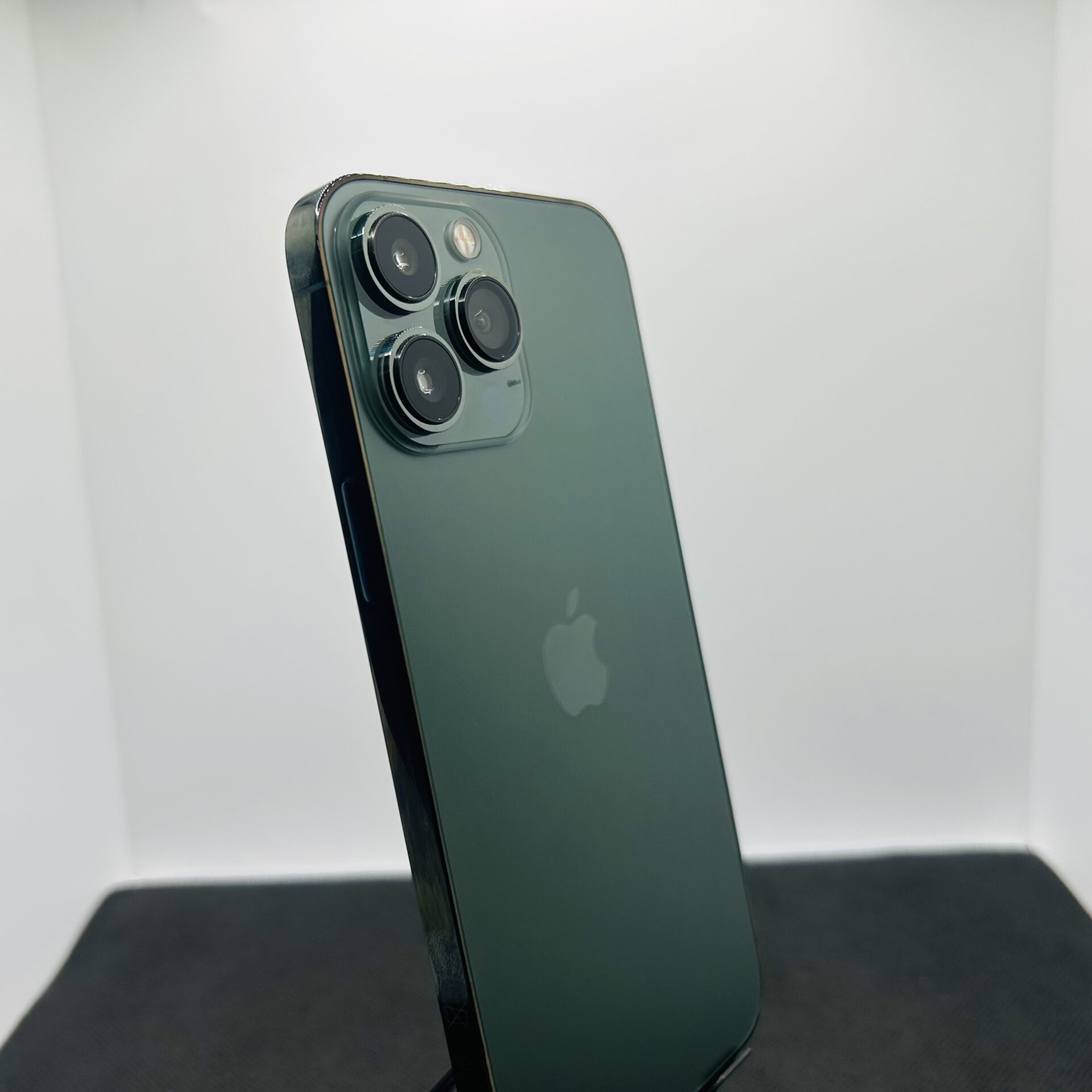Apple iPhone 13 Pro Max 256GB Alpine Green – (Grade B) - Image 9