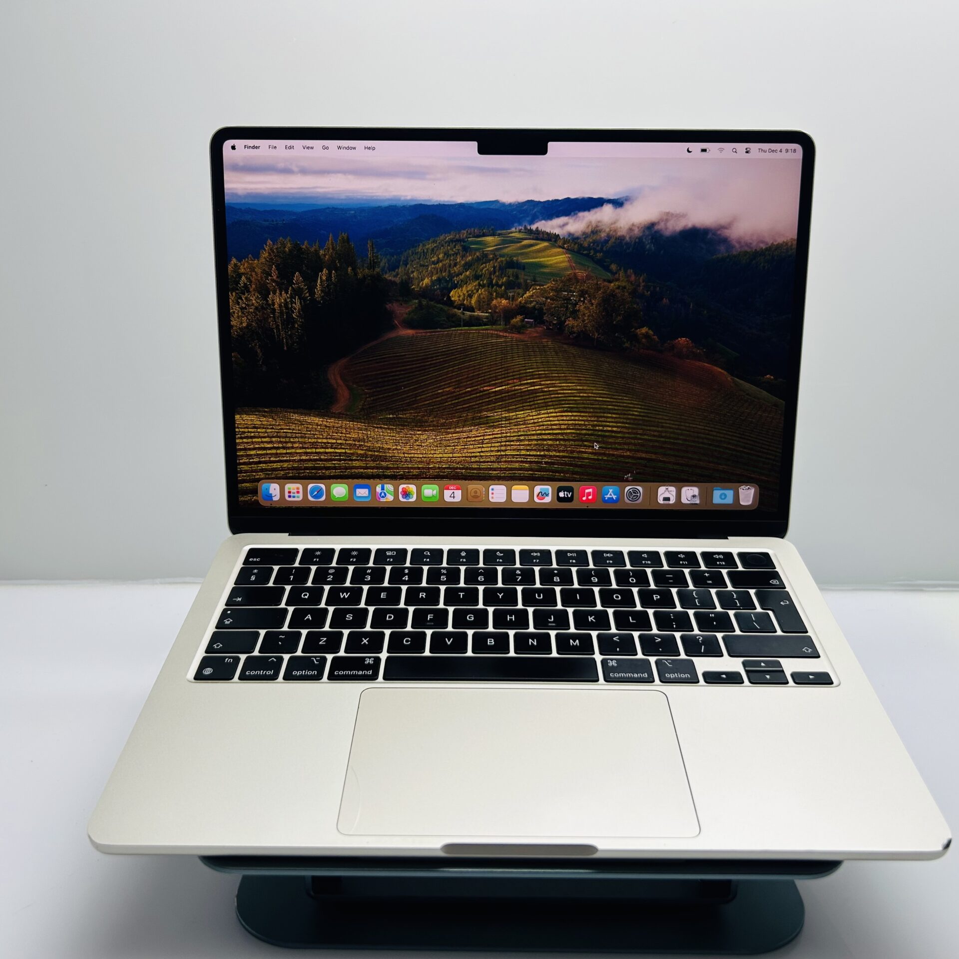 Apple MacBook Air “M2” 13-Inch 8CPU/8 GPU (2022) 8GB RAM 256GB SSD Starlight – (Grade B) - Image 4