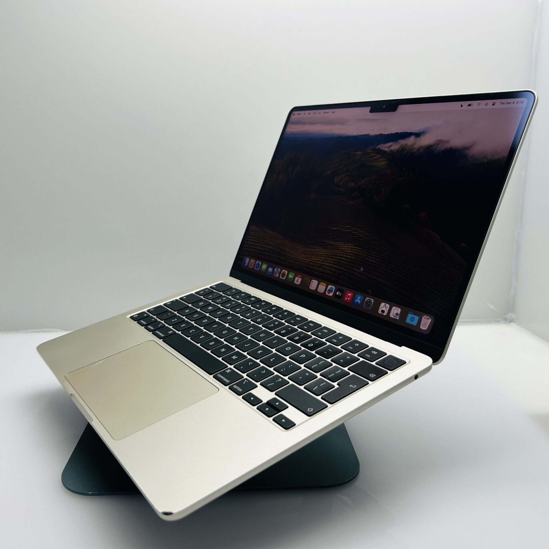 Apple MacBook Air “M2” 13-Inch 8CPU/8 GPU (2022) 8GB RAM 256GB SSD Starlight – (Grade B) - Image 5
