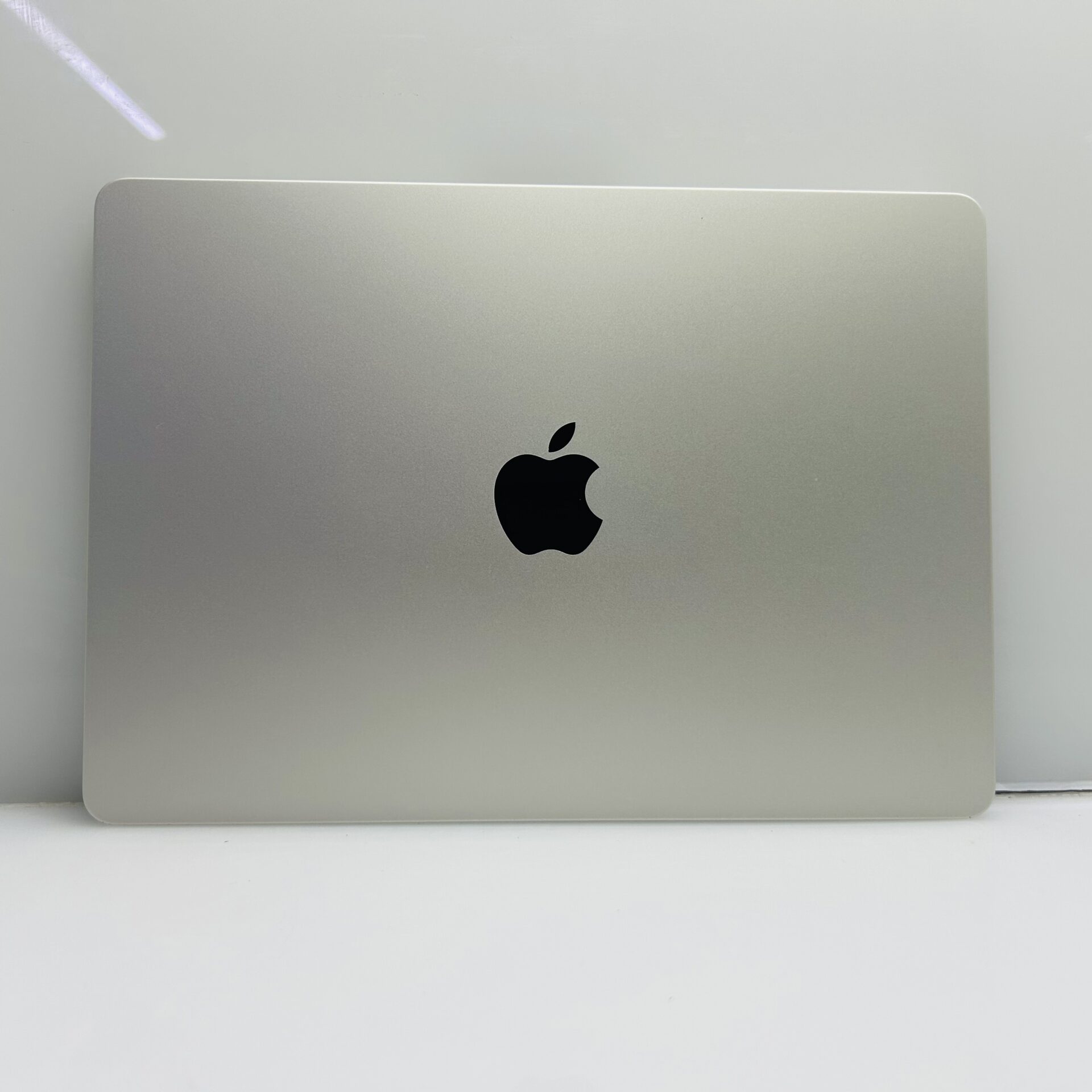 Apple MacBook Air “M2” 13-Inch 8CPU/8 GPU (2022) 8GB RAM 256GB SSD Starlight – (Grade B) - Image 2