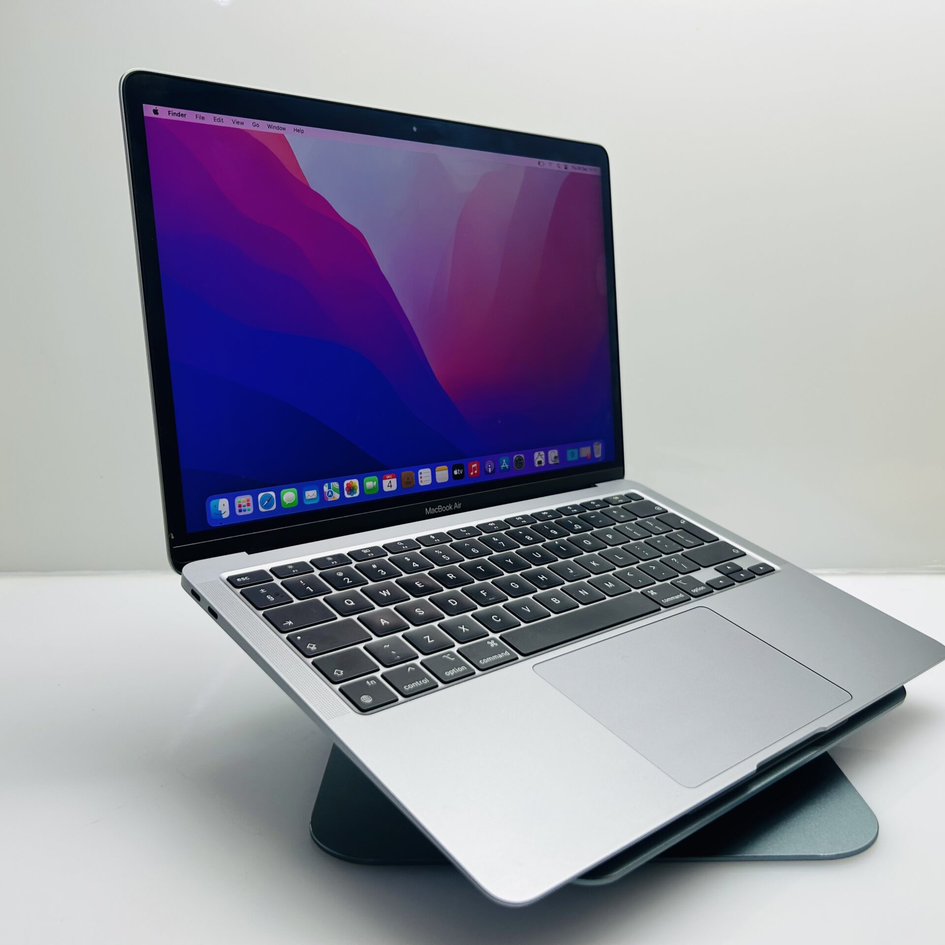 Apple MacBook Air “M1” 13-Inch 8CPU/7 GPU (2020) 8GB RAM 256GB SSD Space Gray – (Grade B) - Image 3