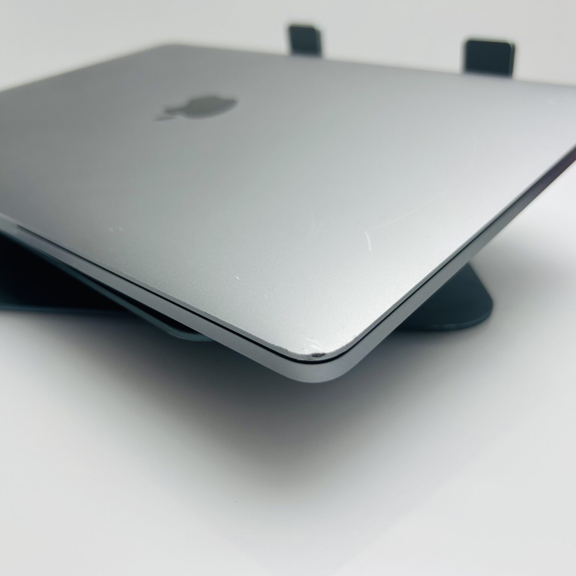 Apple MacBook Pro 13-Inch “Core i5” 2.3GHz (TouchBar/2018) 8GB RAM 256GB SSD Space Gray (Grade B) - Image 6