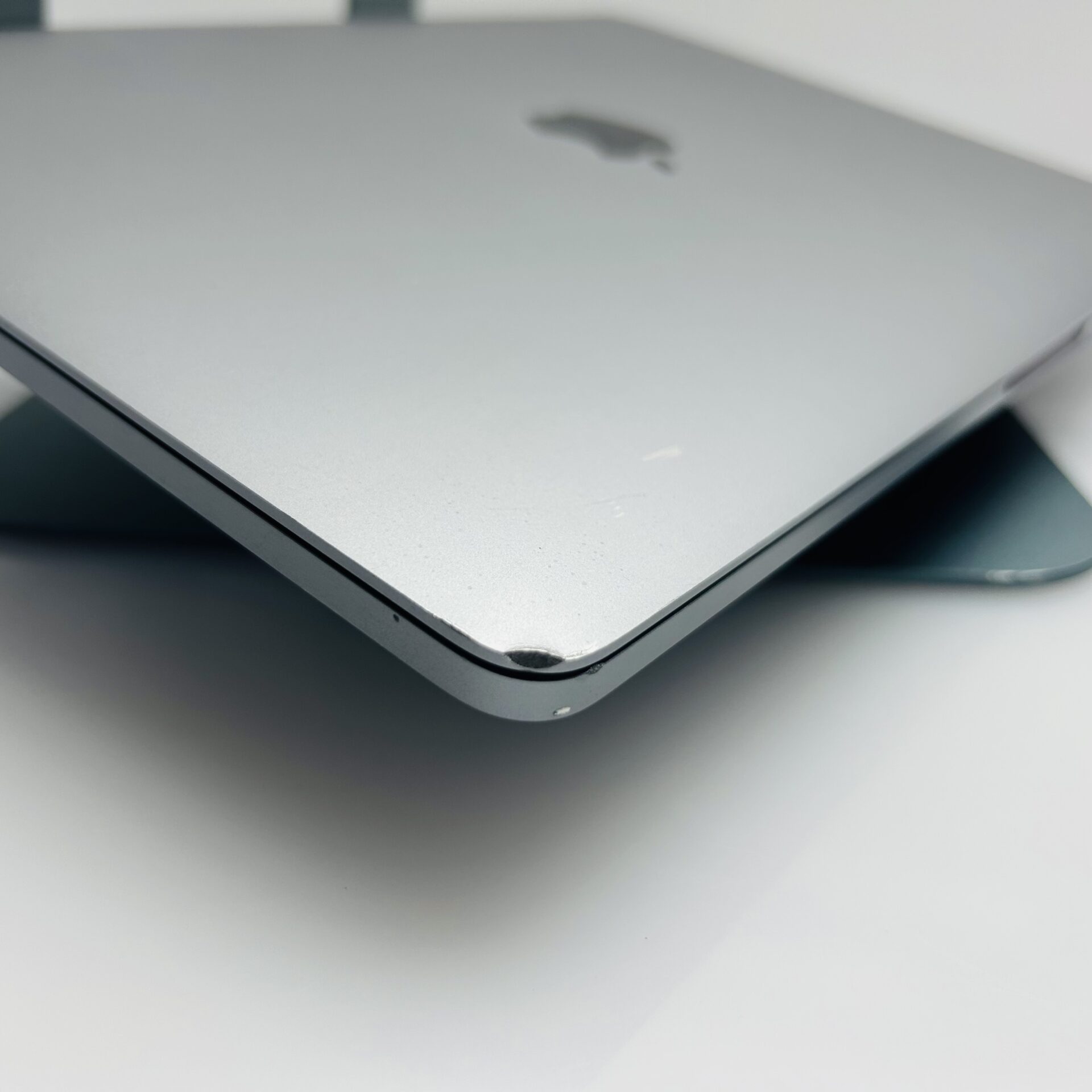 Apple MacBook Pro 13-Inch “Core i5” 2.3GHz (TouchBar/2018) 8GB RAM 256GB SSD Space Gray (Grade B) - Image 7