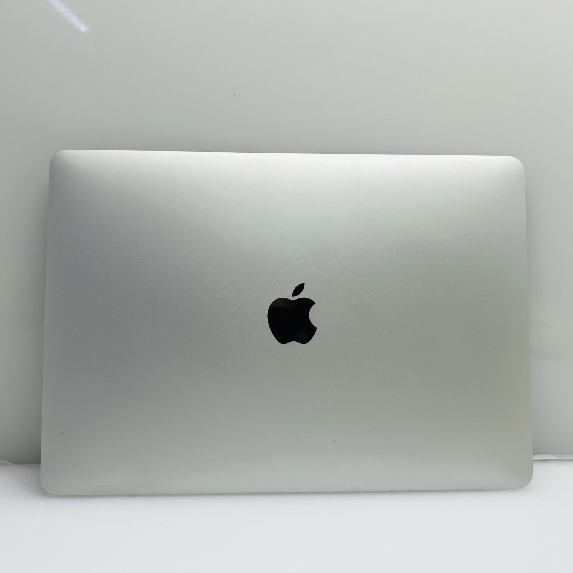 Apple MacBook Air 13-Inch “Core i3” 1.1GHz (Retina, 2020) 8GB RAM 256GB SSD Silver (Grade B) - Image 2
